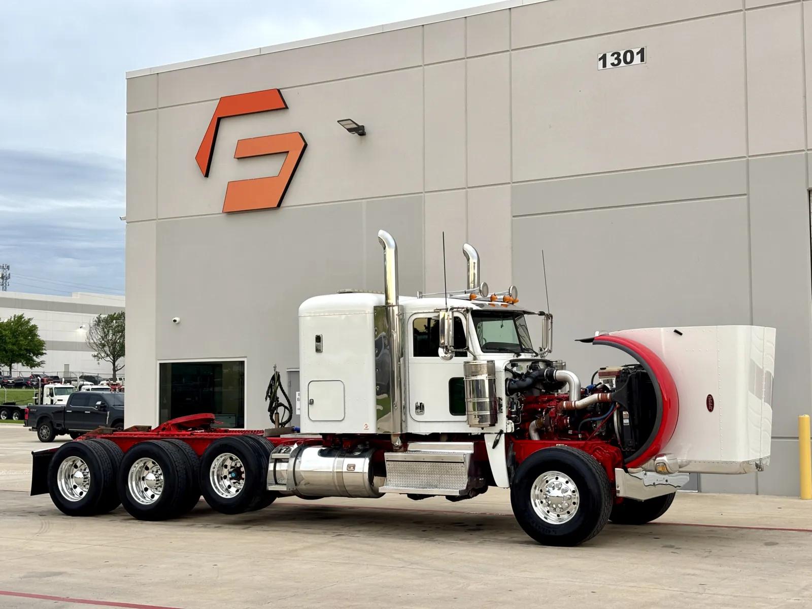 2021 Peterbilt 389 in Hutchins, TX — photo 9