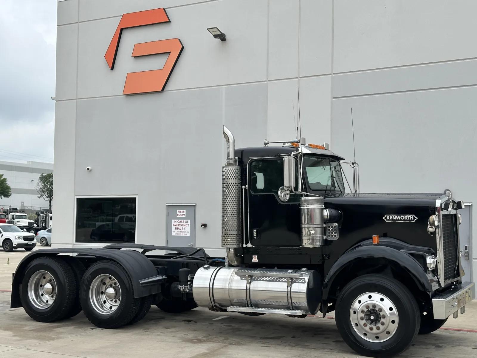 2003 Kenworth W900