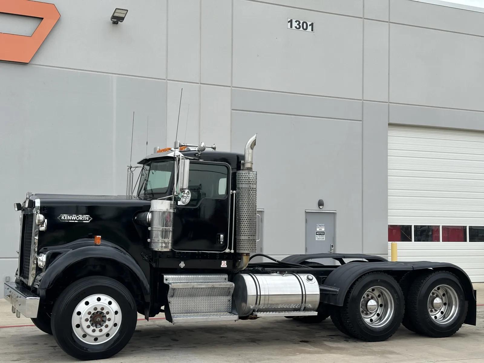 2003 Kenworth W900 in Hutchins, TX — photo 2