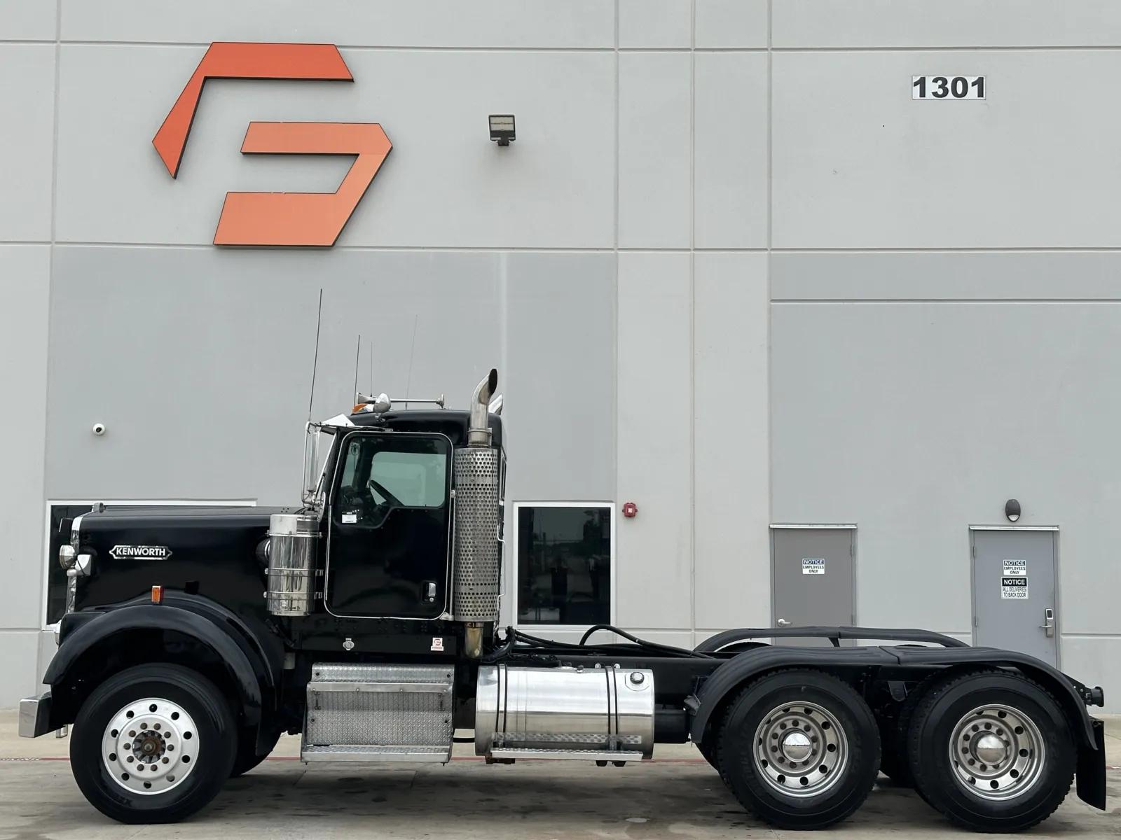 2003 Kenworth W900 in Hutchins, TX — photo 4