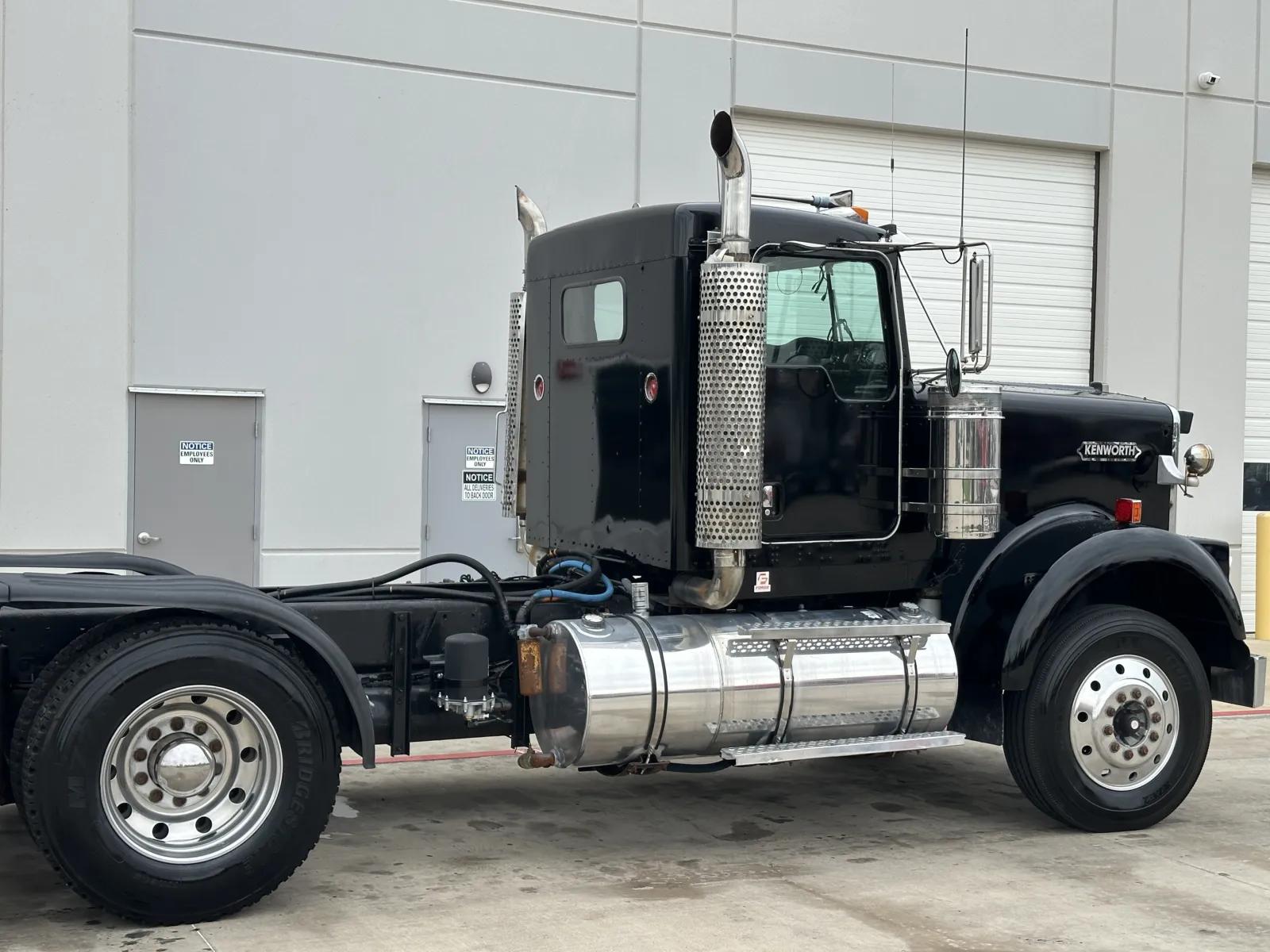 2003 Kenworth W900 in Hutchins, TX — photo 7