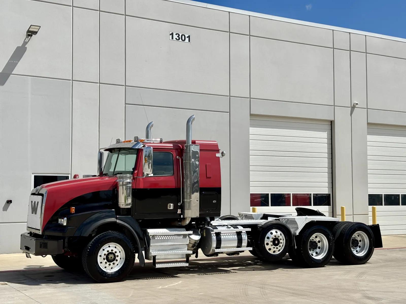 2015 Western Star 4900 in Hutchins, TX — photo 2