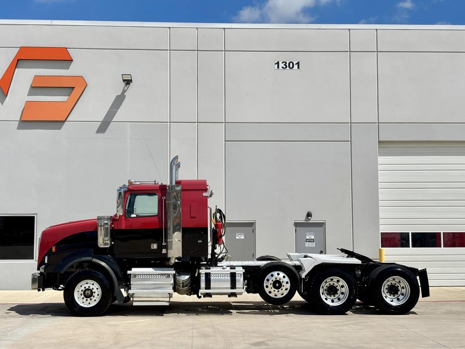 2015 Western Star 4900 in Hutchins, TX — photo 4