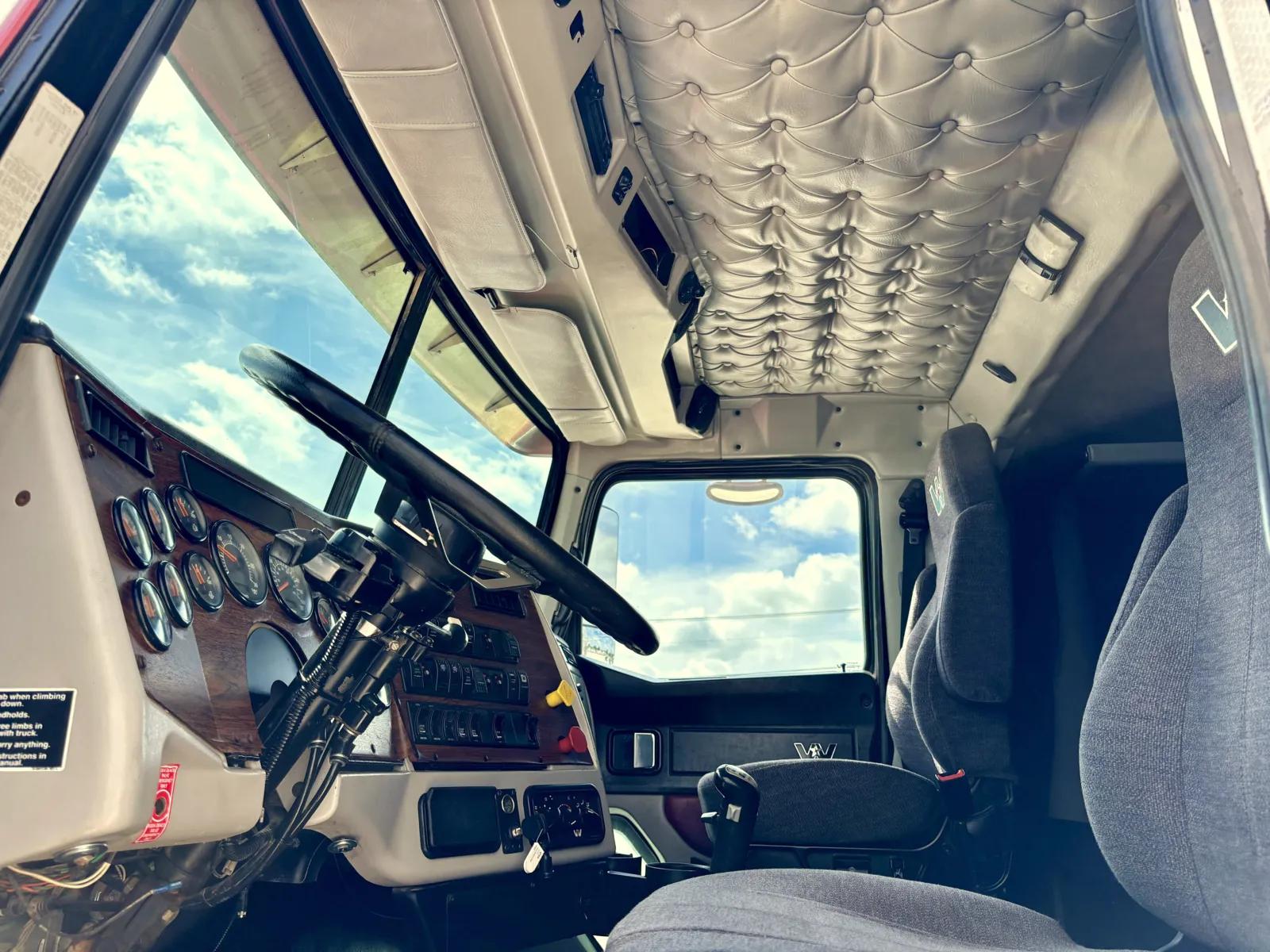 2015 Western Star 4900 in Hutchins, TX — photo 14