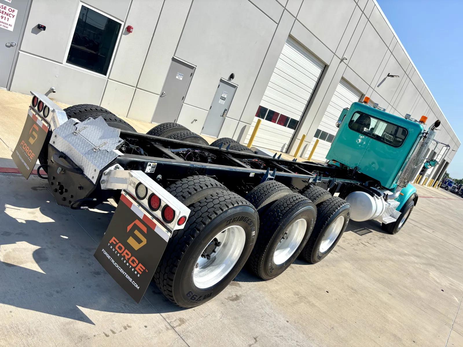 2014 Peterbilt 365 in Hutchins, TX — photo 11