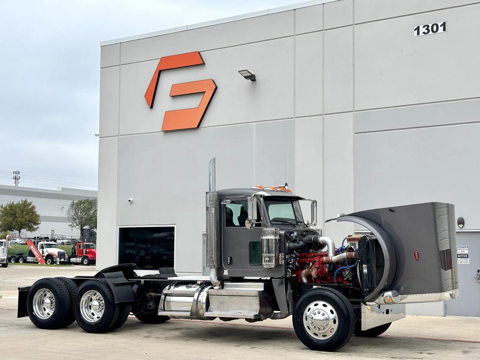 2022 Peterbilt 389 in Hutchins, TX — photo 9