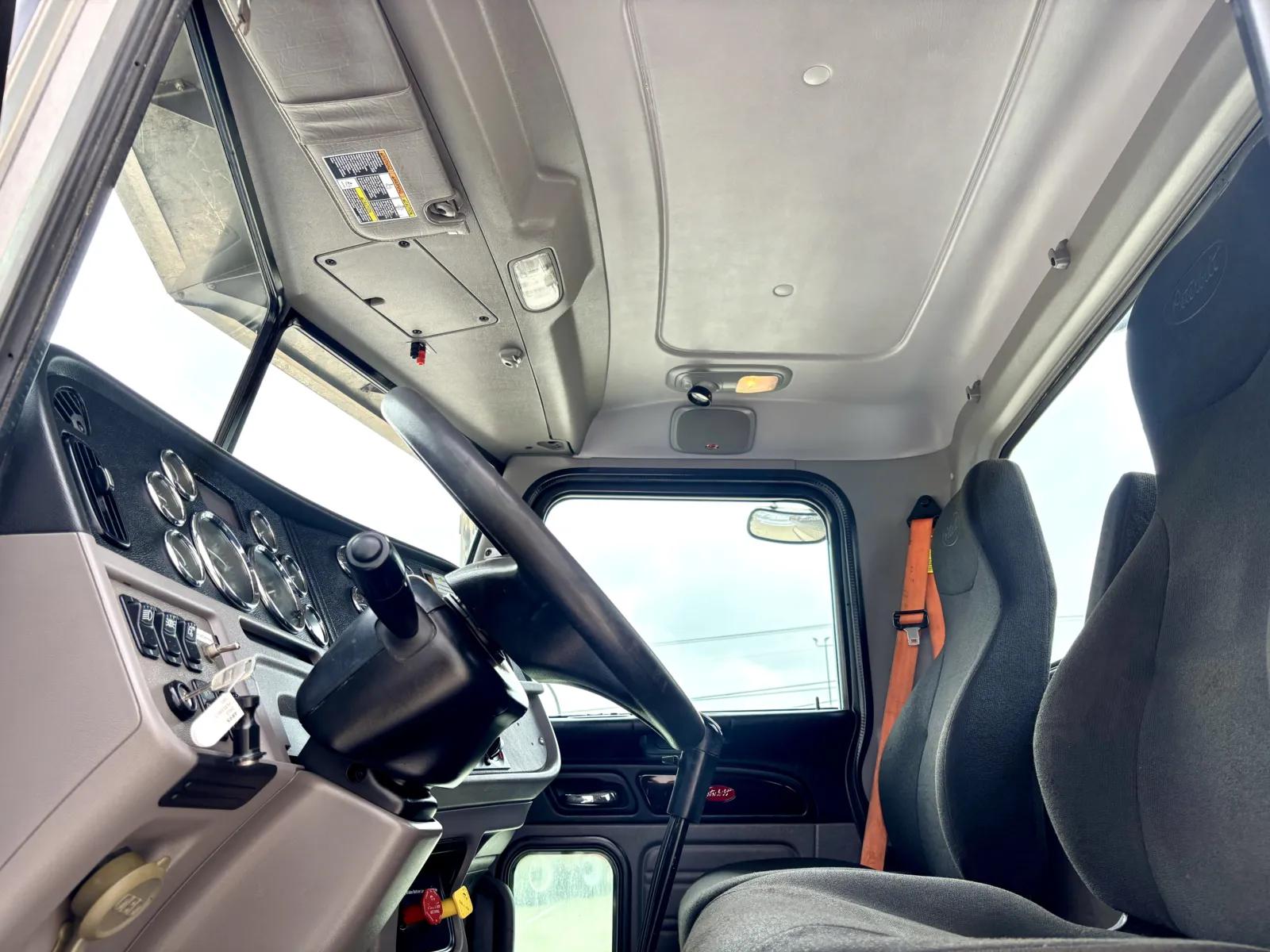 2022 Peterbilt 389 in Hutchins, TX — photo 14