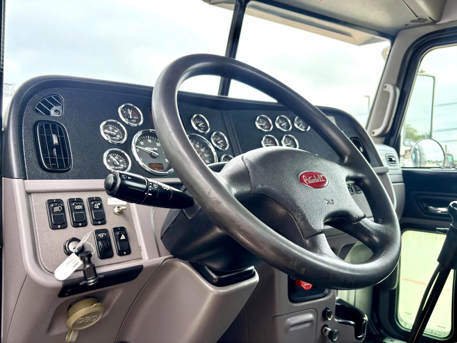 2022 Peterbilt 389 in Hutchins, TX — photo 15