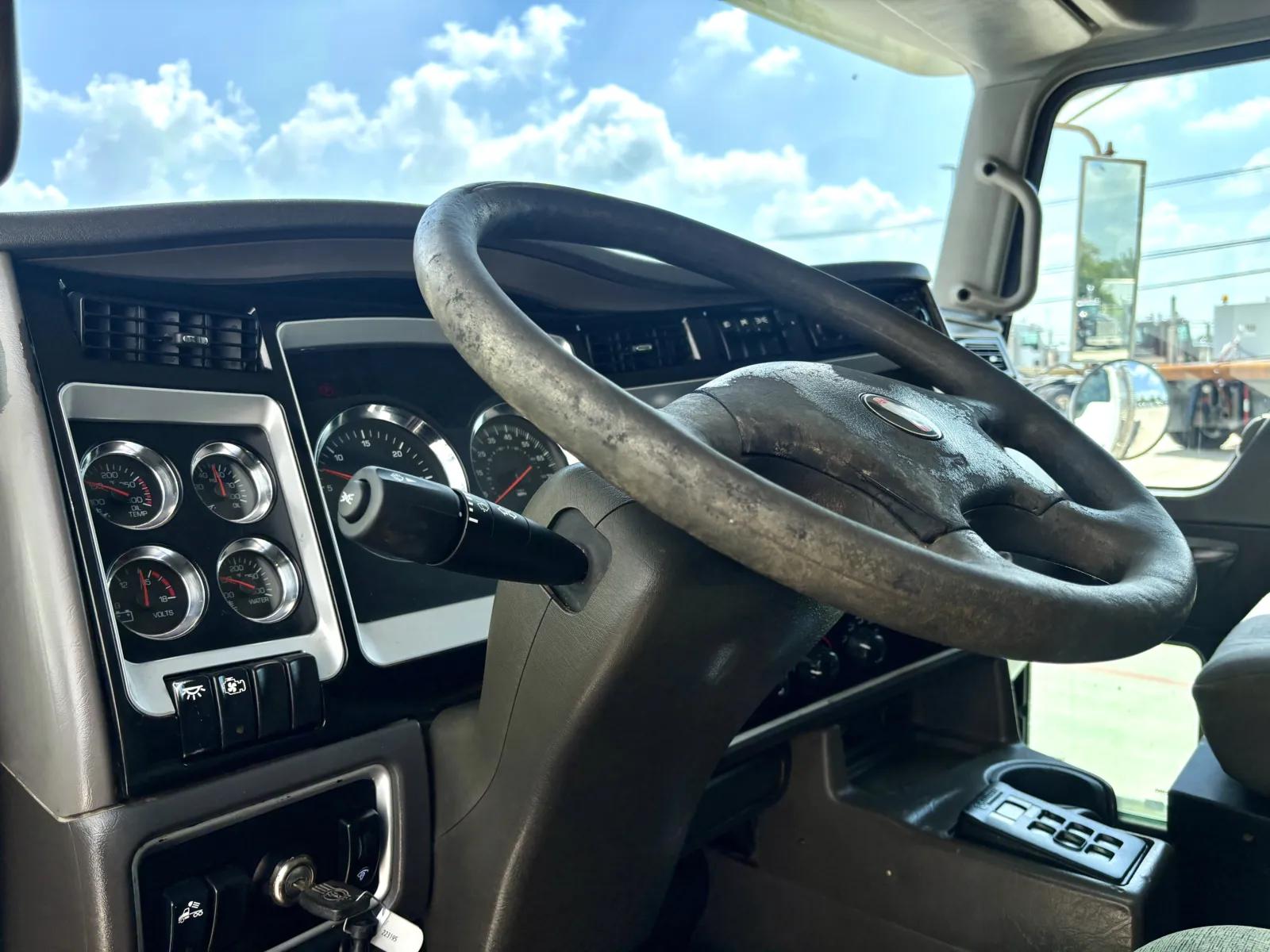 2008 Kenworth T800 in Hutchins, TX — photo 15