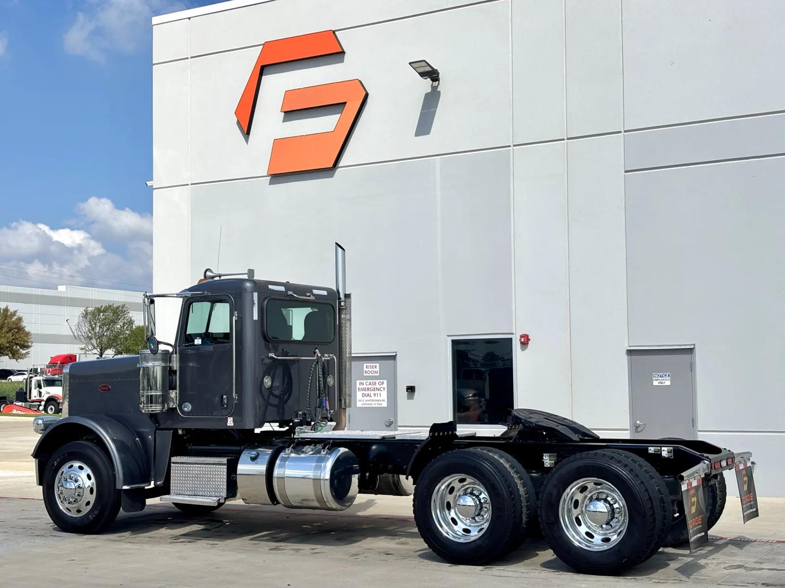 2022 Peterbilt 389 in Hutchins, TX — photo 6