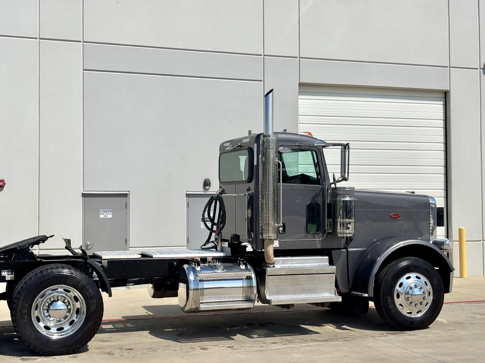 2022 Peterbilt 389 in Hutchins, TX — photo 7