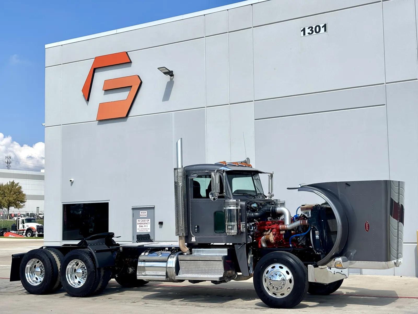 2022 Peterbilt 389 in Hutchins, TX — photo 9