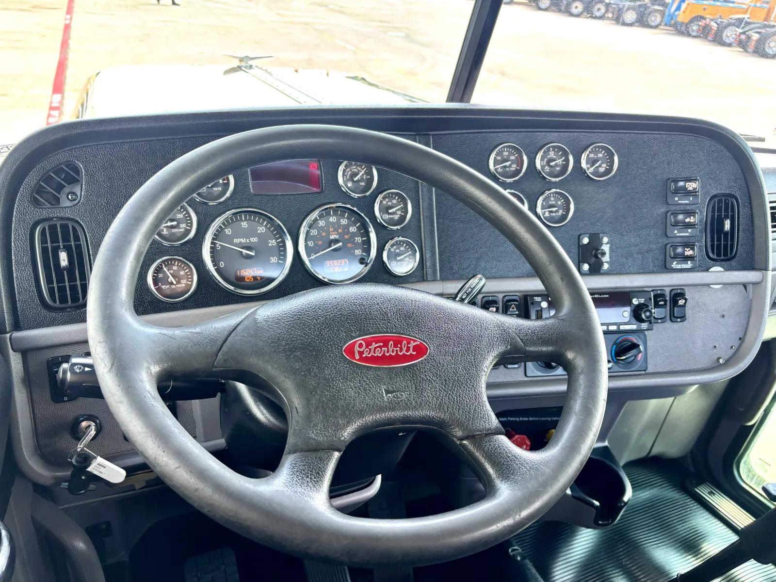 2022 Peterbilt 389 in Hutchins, TX — photo 16