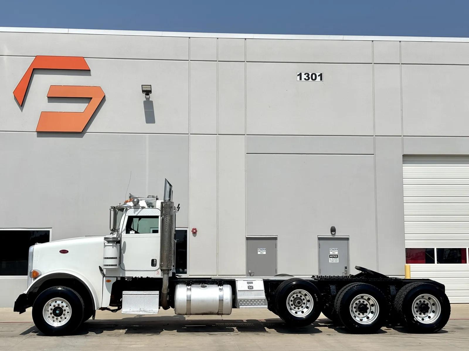 2009 Peterbilt 367 in Hutchins, TX — photo 4
