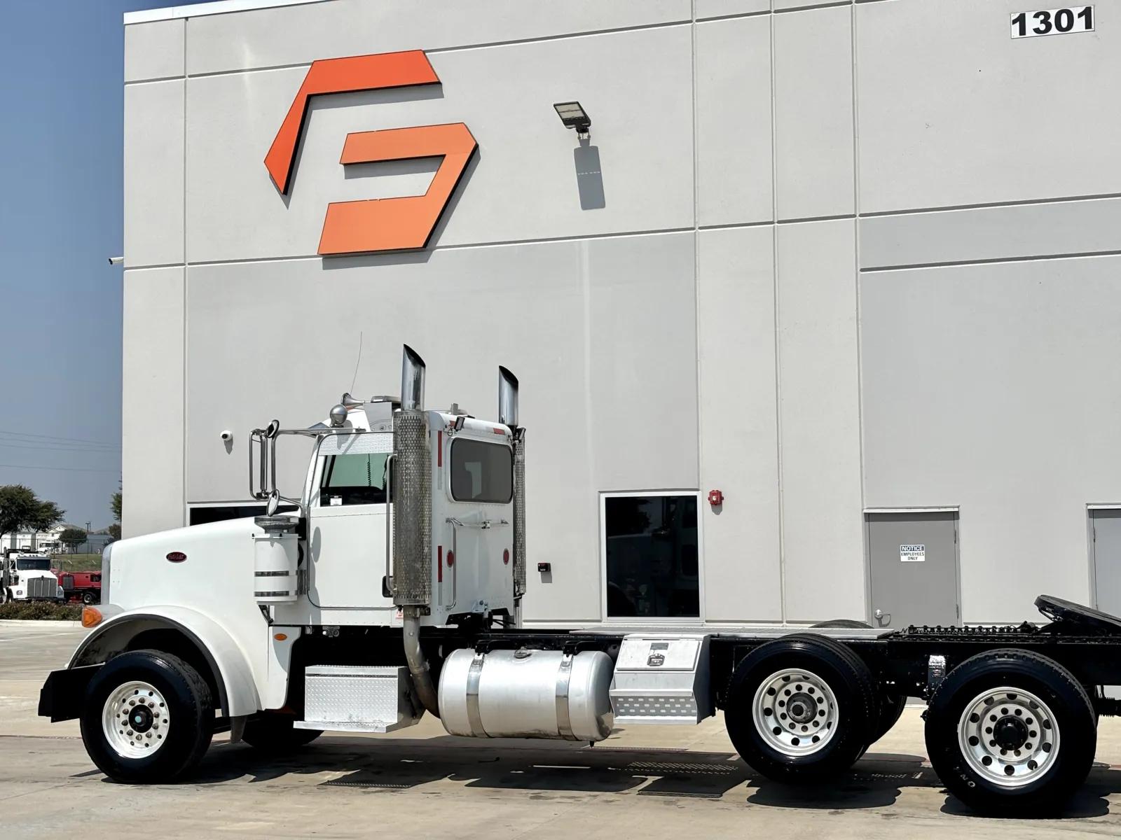 2009 Peterbilt 367 in Hutchins, TX — photo 8