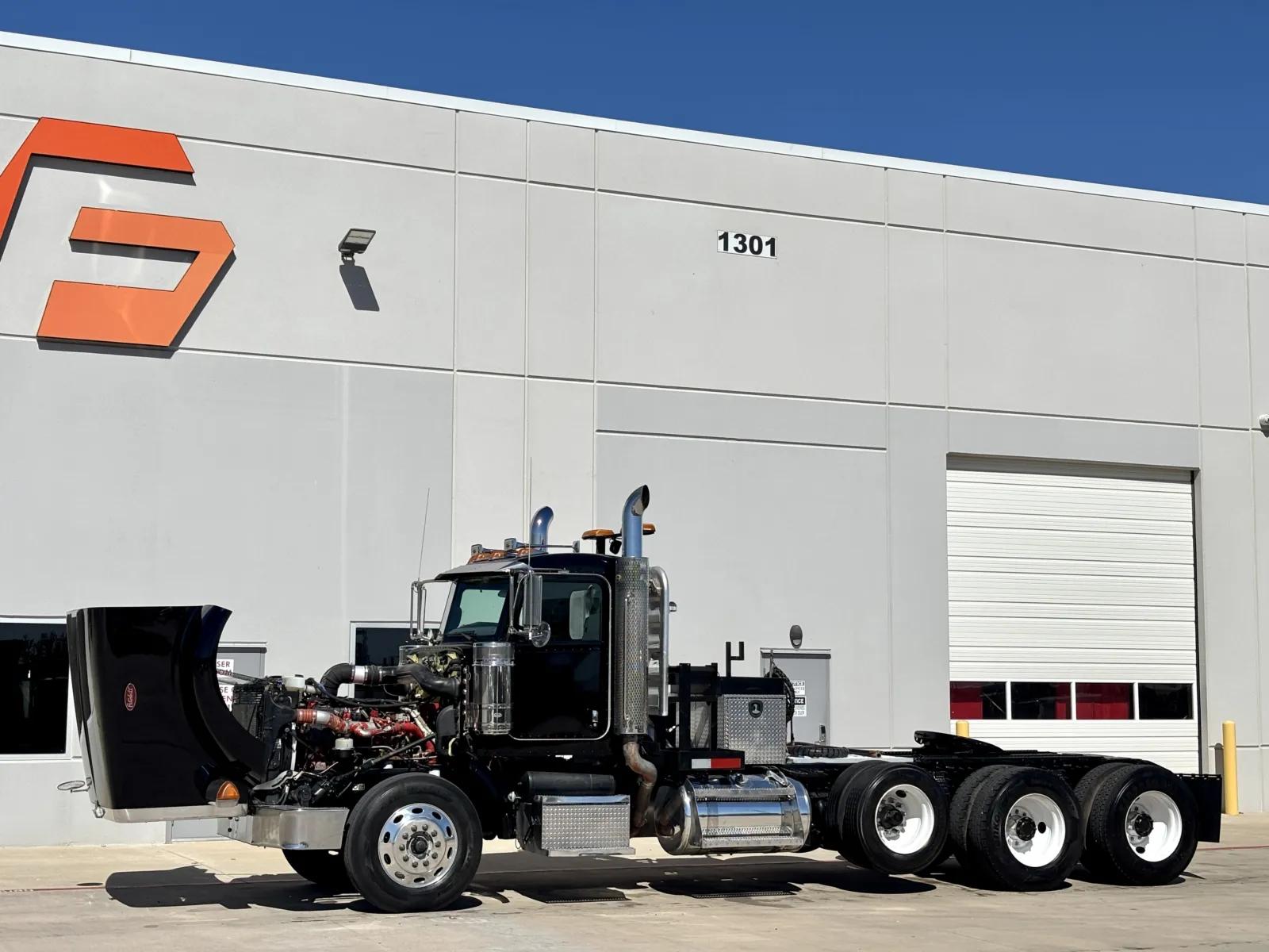 2010 Peterbilt 367 in Hutchins, TX — photo 8