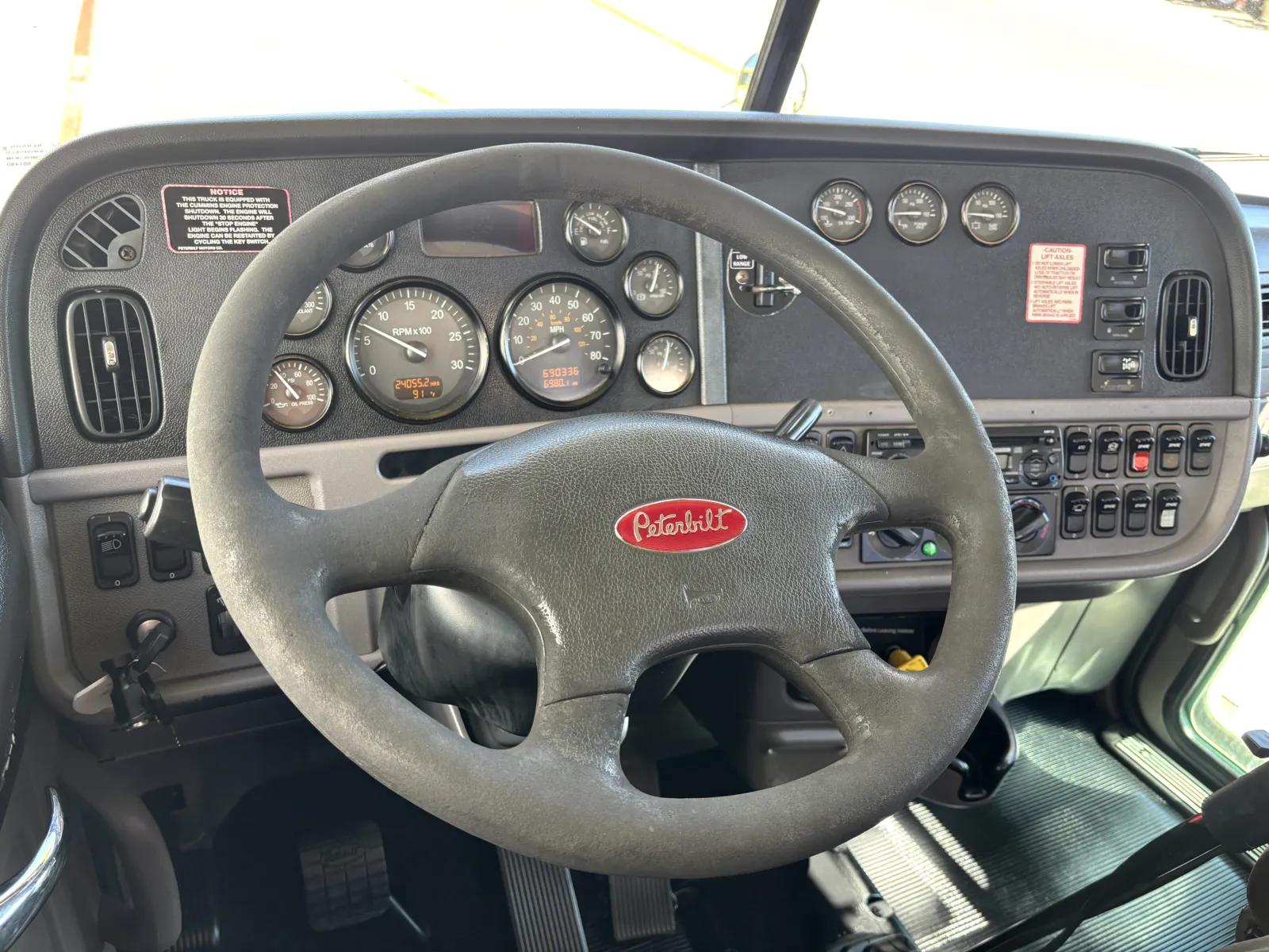 2010 Peterbilt 367 in Hutchins, TX — photo 16