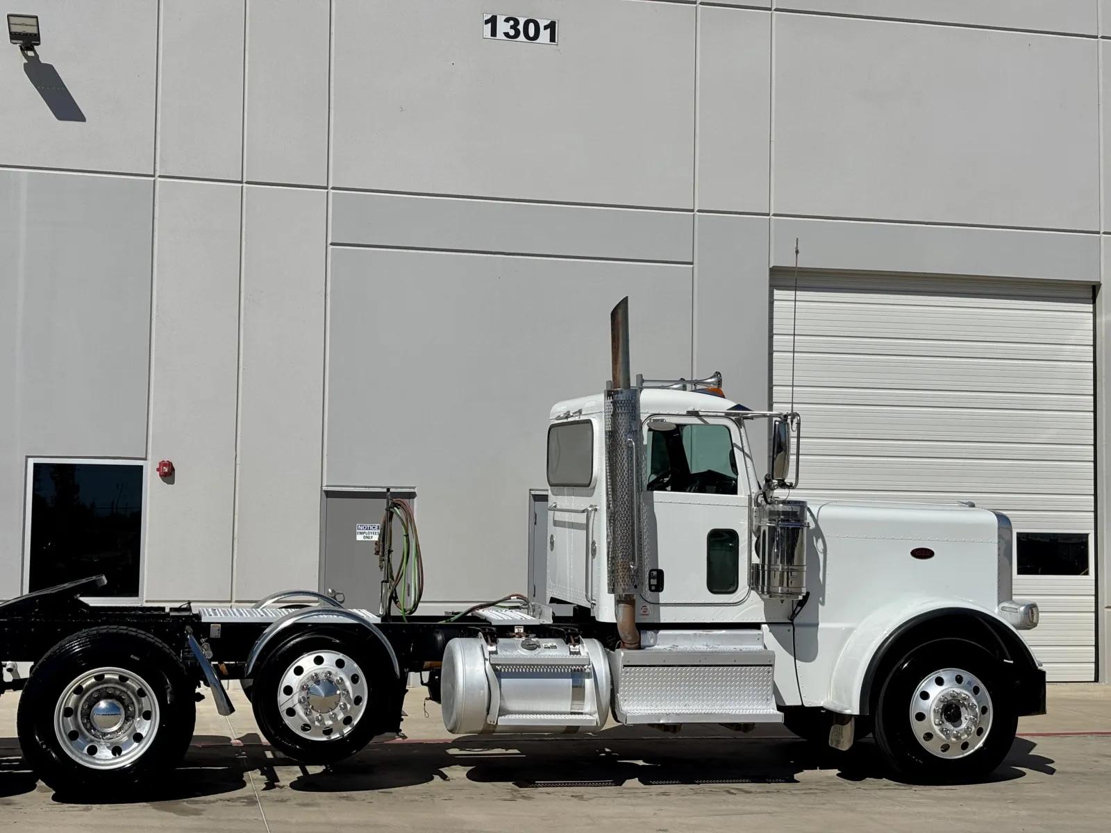 2020 Peterbilt 389 in Hutchins, TX — photo 7