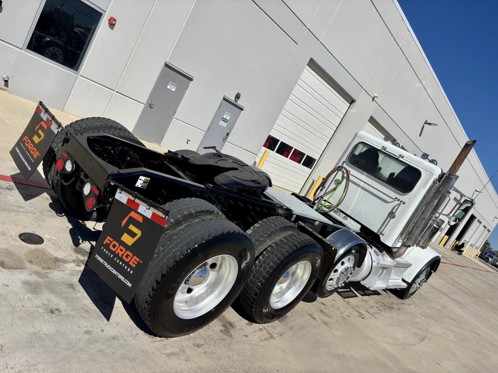 2020 Peterbilt 389 in Hutchins, TX — photo 11