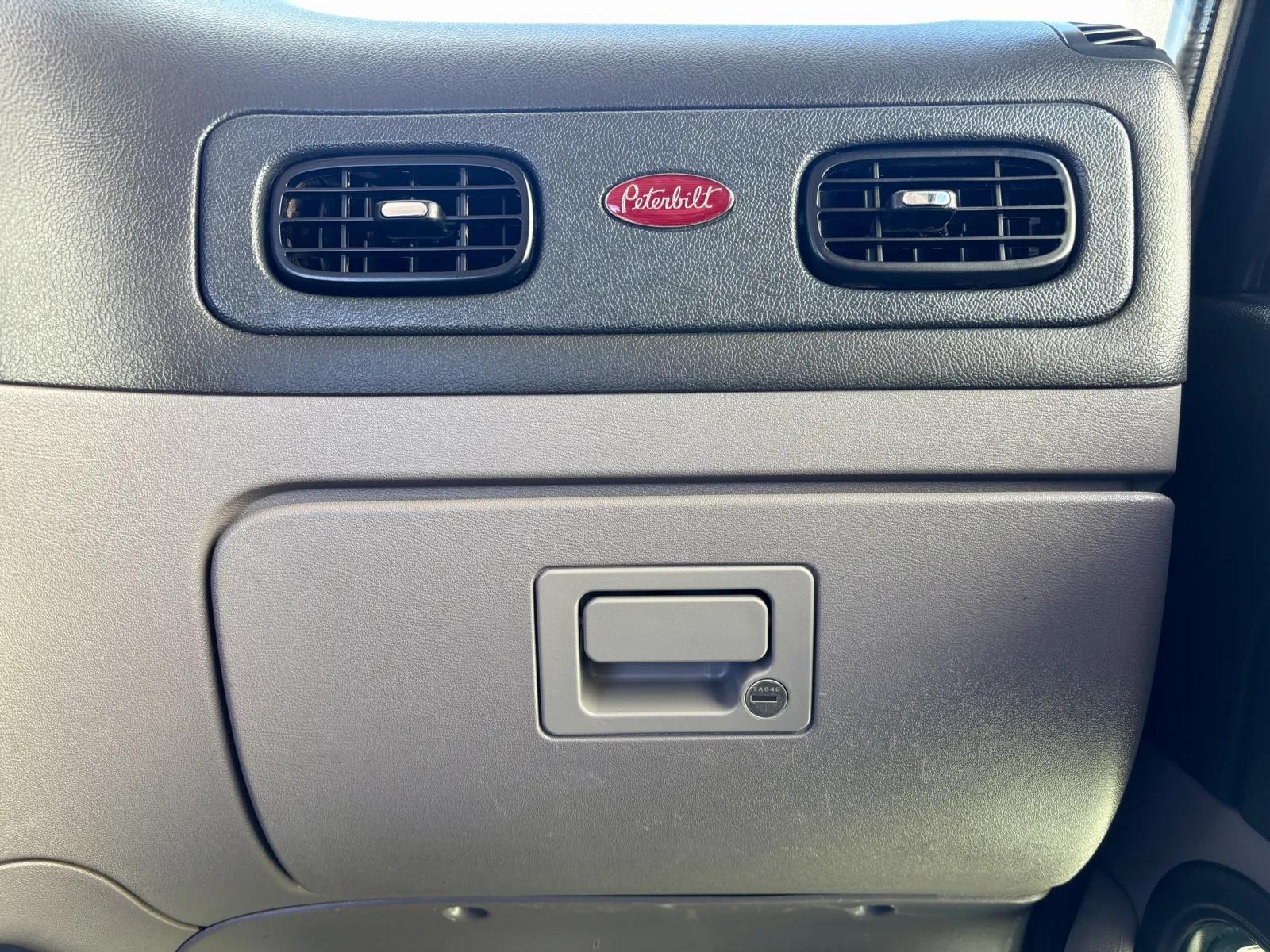 2020 Peterbilt 389 in Hutchins, TX — photo 19