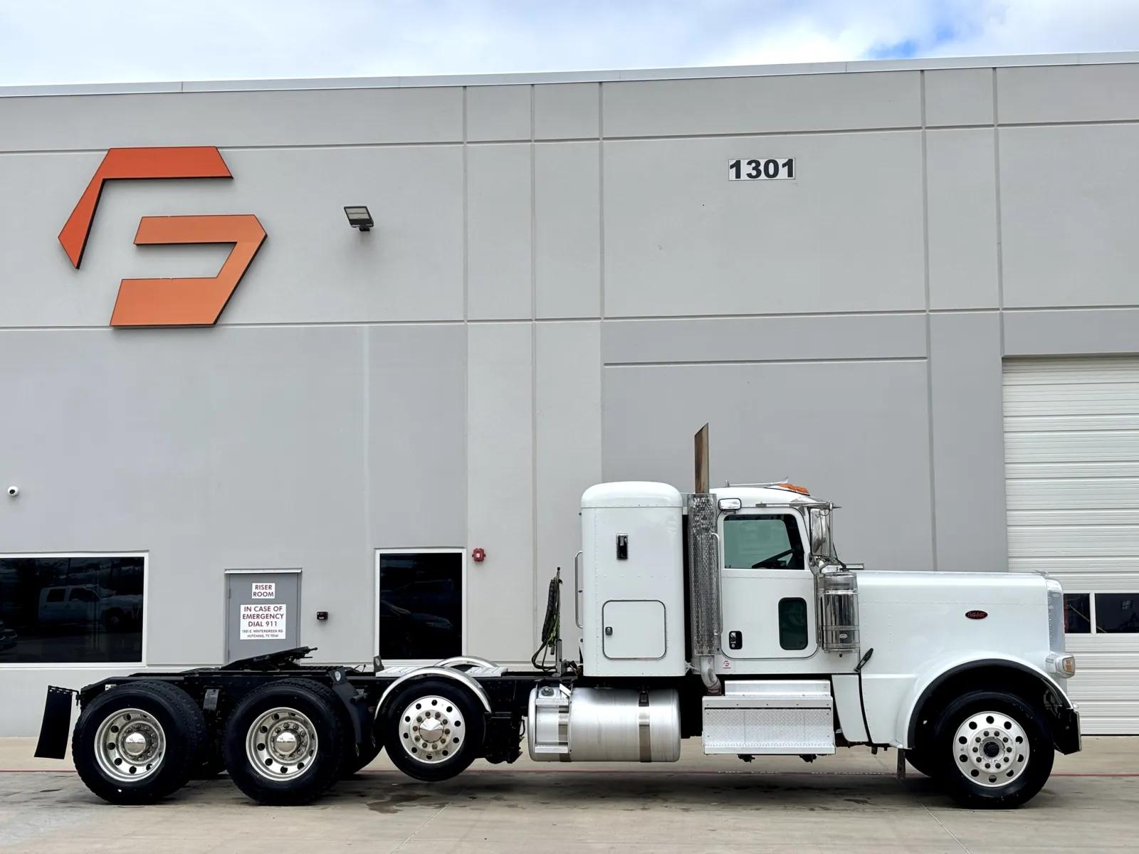 2020 Peterbilt 389 in Hutchins, TX — photo 3