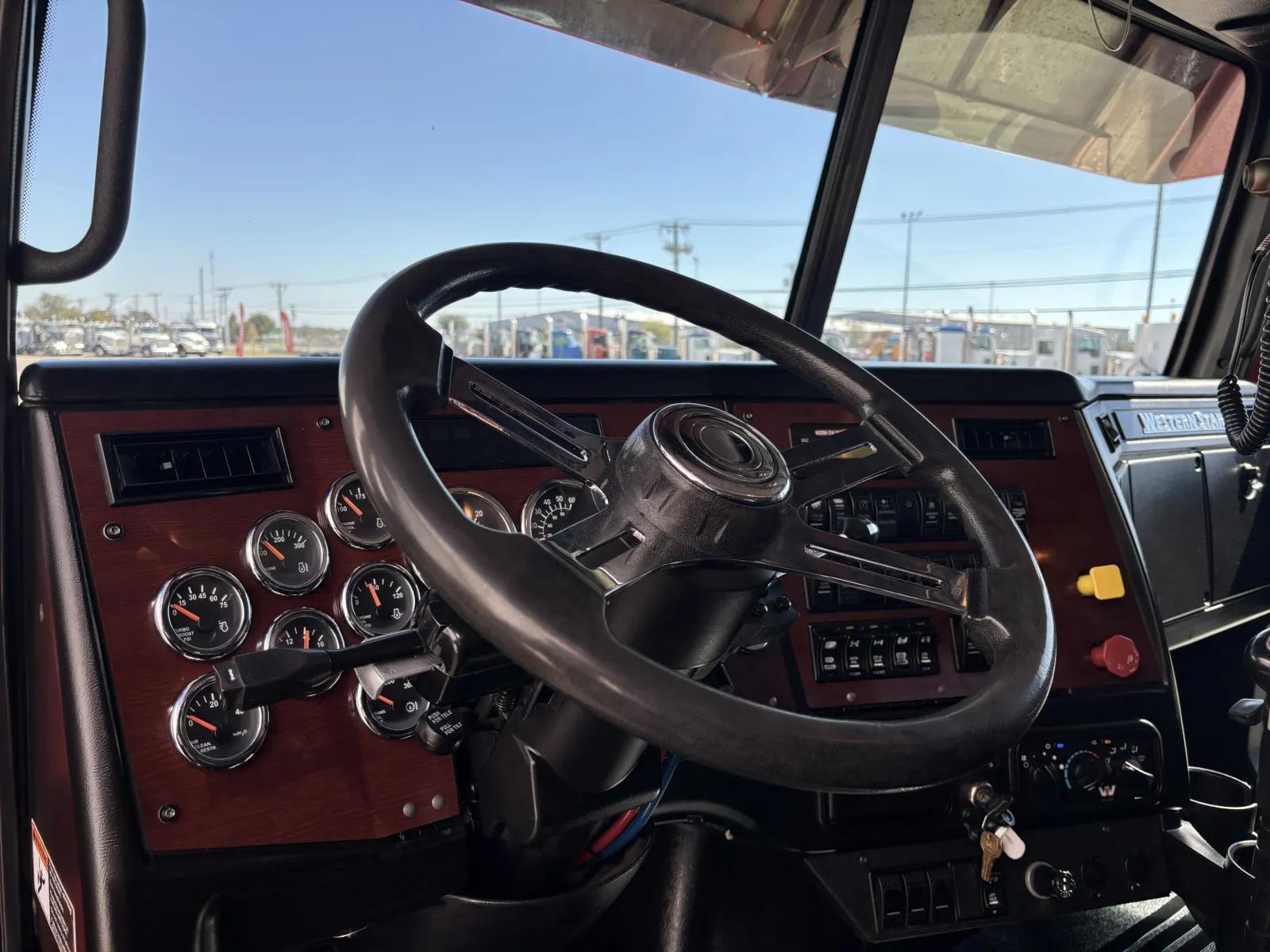 2019 Western Star 4900 in Hutchins, TX — photo 15