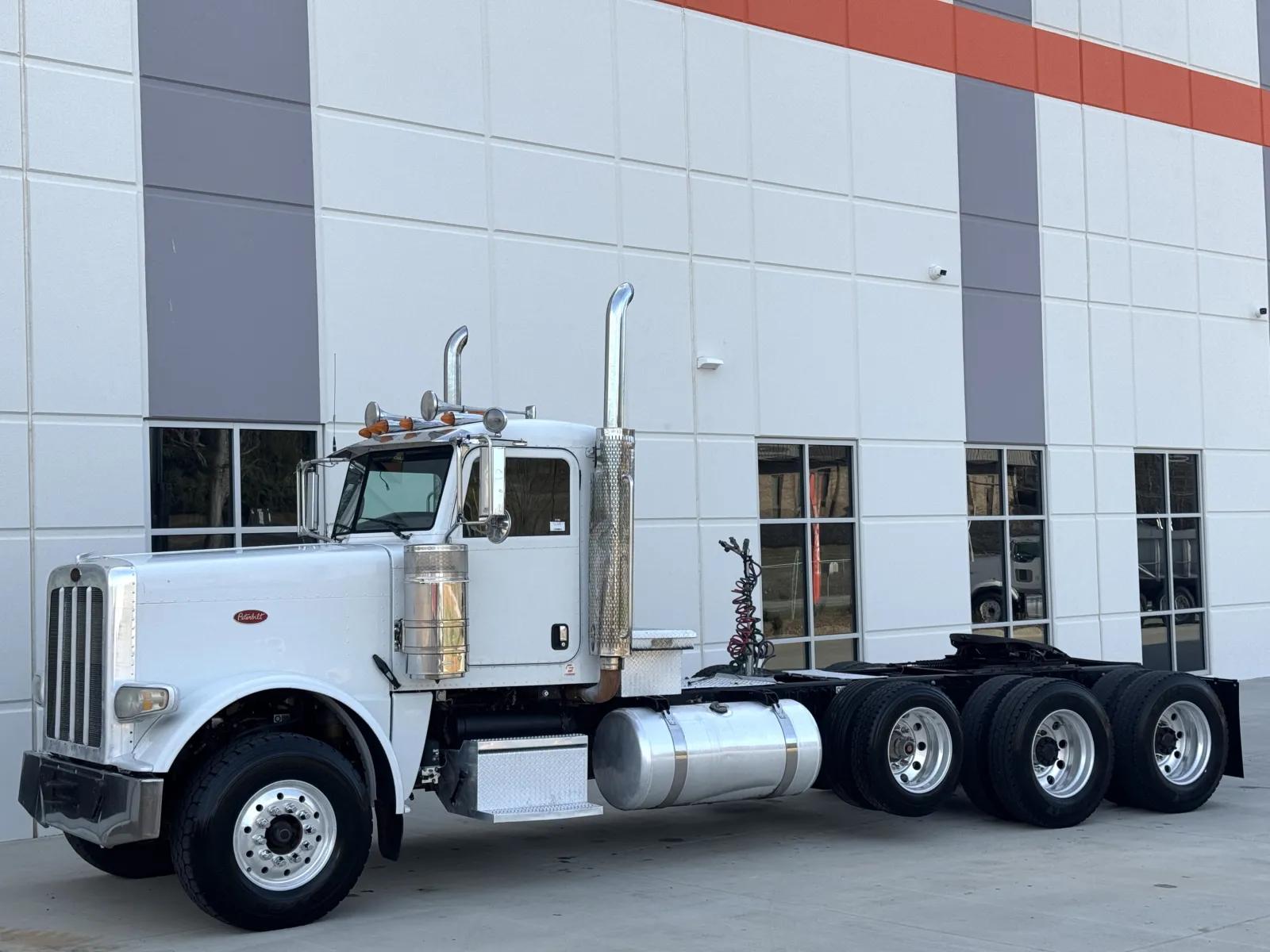 2011 Peterbilt 388 in Greer, SC — photo 2