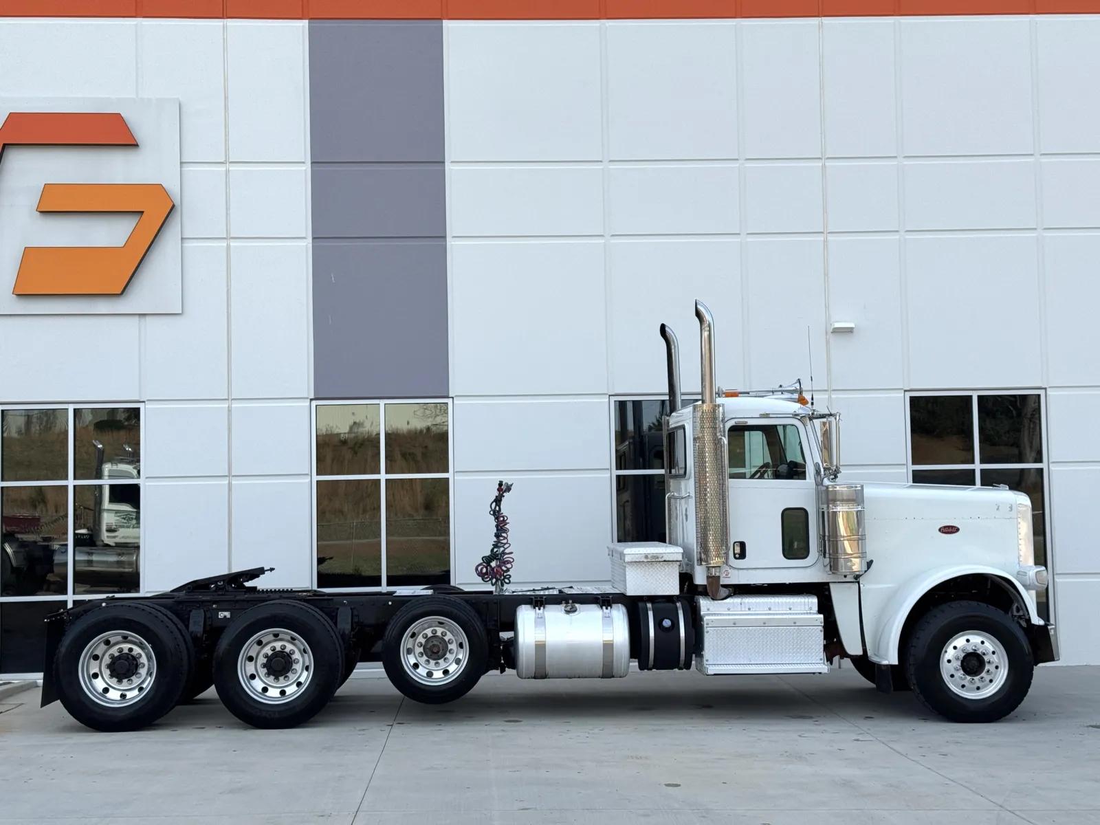 2011 Peterbilt 388 in Greer, SC — photo 3