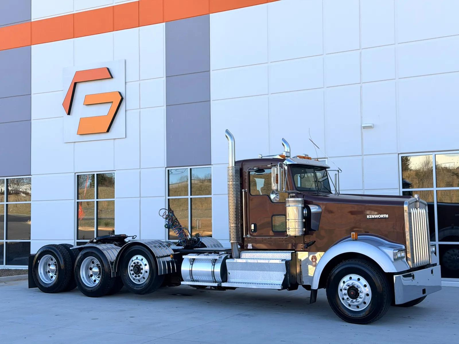 2011 Kenworth W900