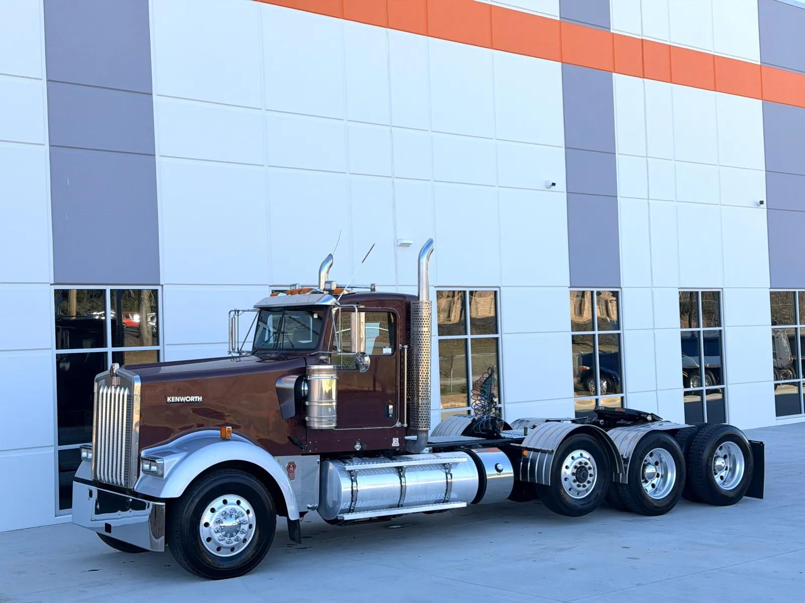2011 Kenworth W900 in Greer, SC — photo 2