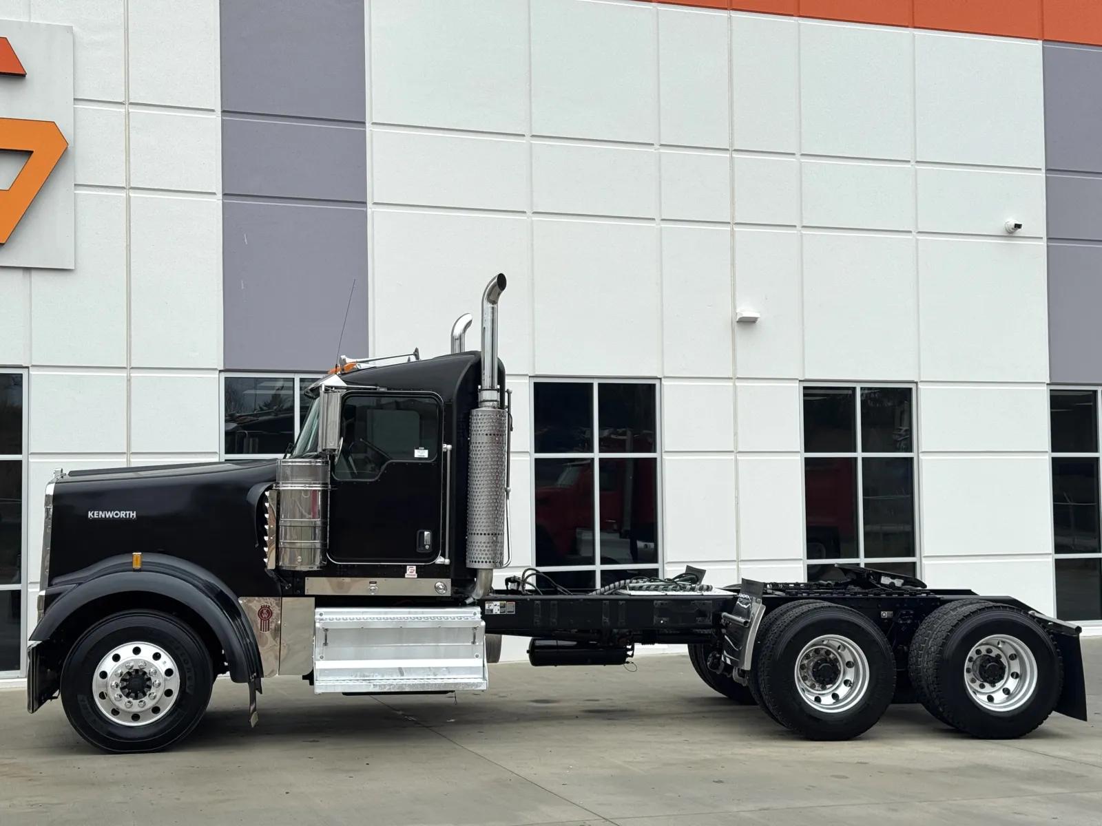 2023 Kenworth W900 in Greer, SC — photo 4