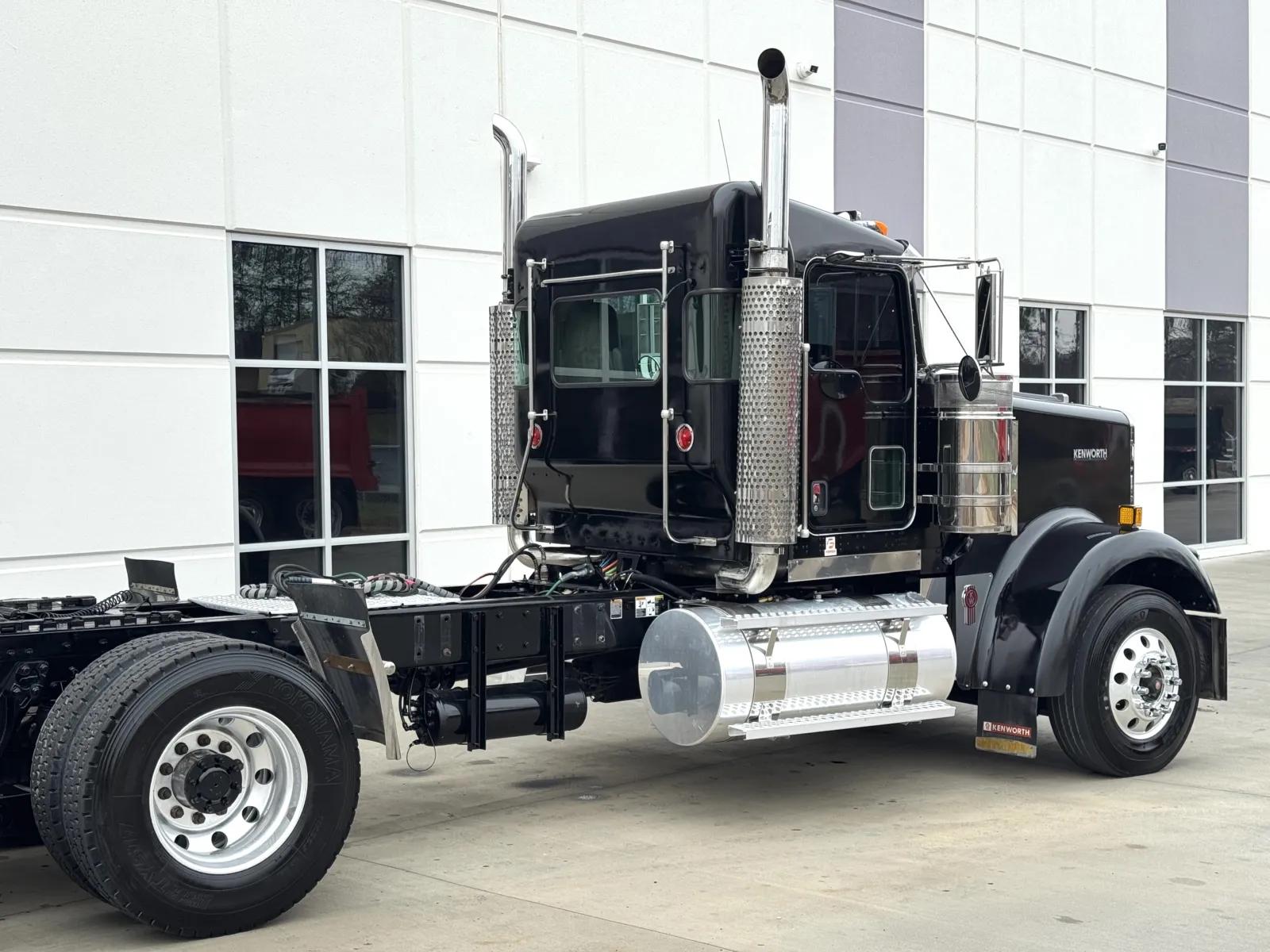 2023 Kenworth W900 in Greer, SC — photo 7