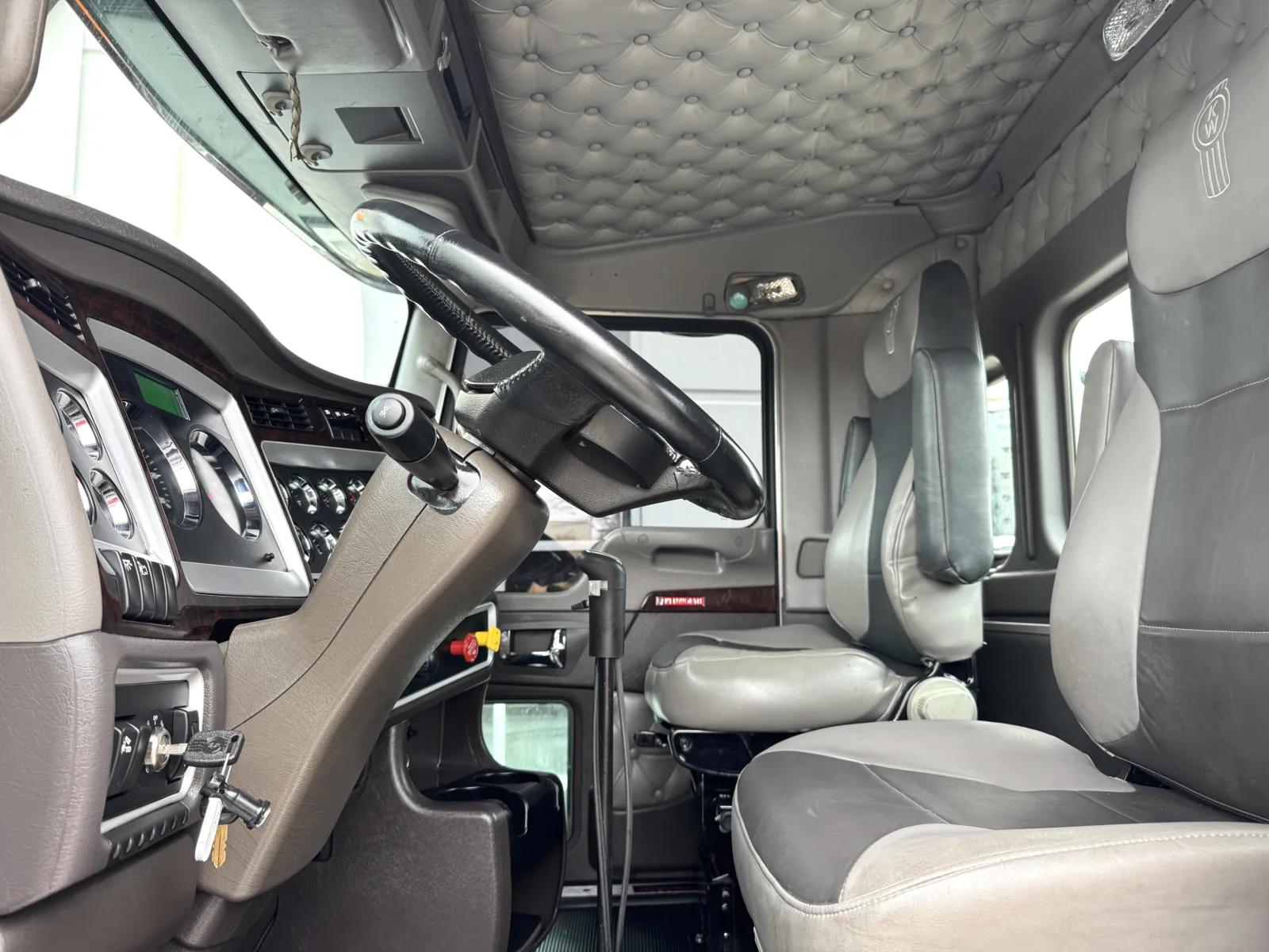 2023 Kenworth W900 in Greer, SC — photo 14