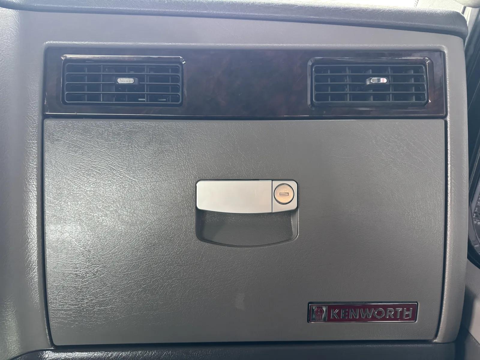 2023 Kenworth W900 in Greer, SC — photo 19