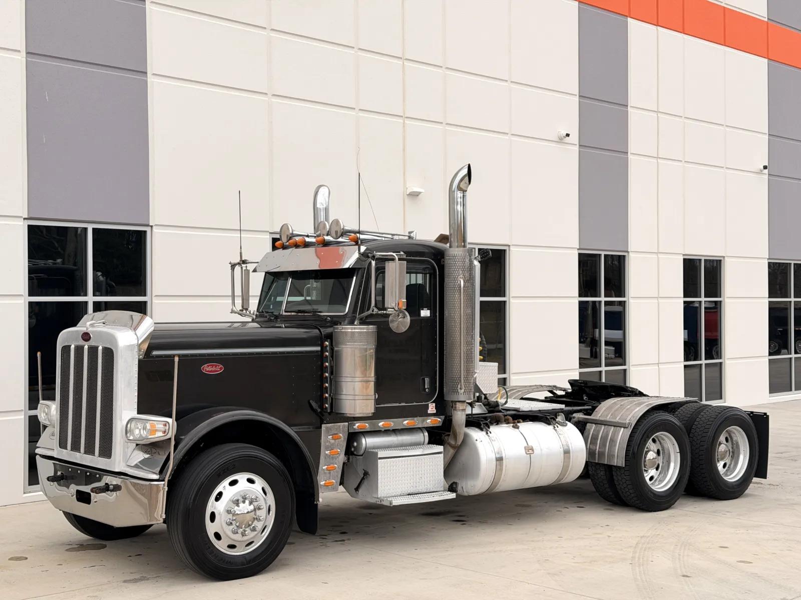 2012 Peterbilt 389 in Greer, SC — photo 2