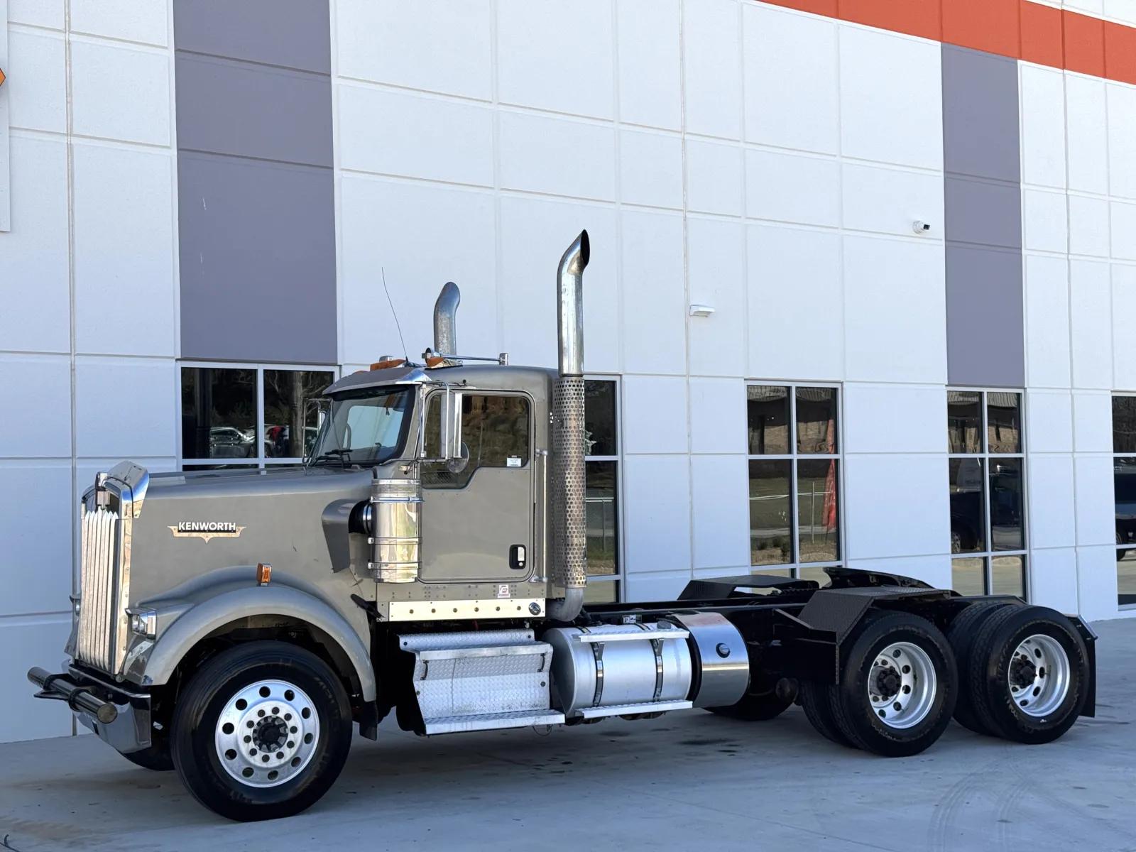 2021 Kenworth W900 in Greer, SC — photo 2