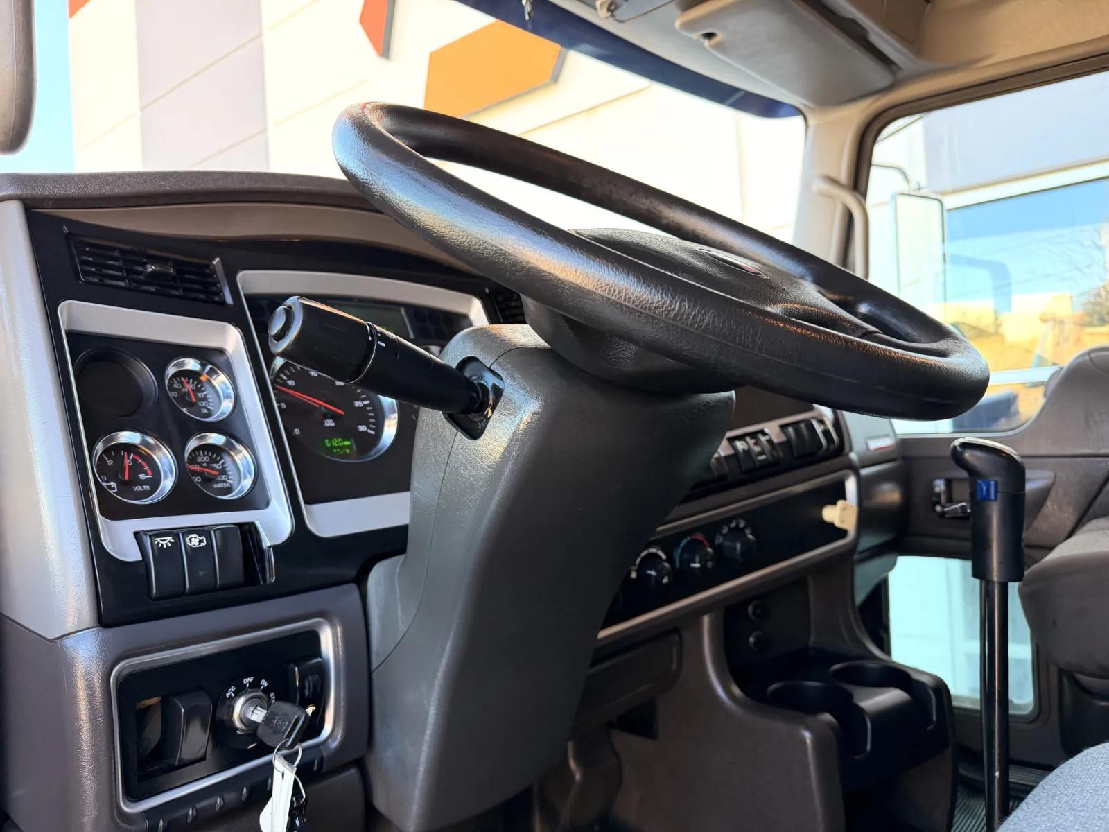 2011 Kenworth T800 in Greer, SC — photo 16