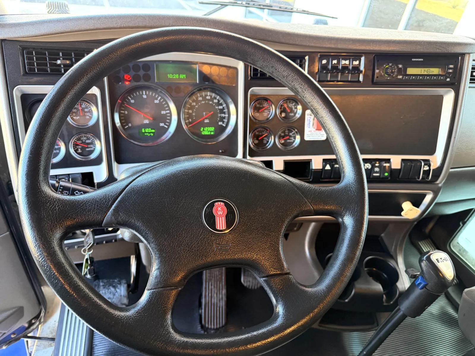 2011 Kenworth T800 in Greer, SC — photo 17