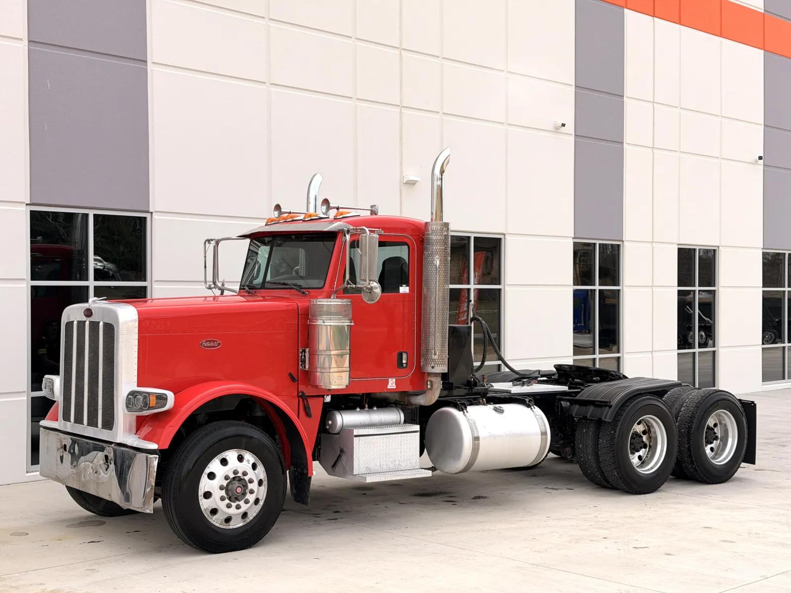 2017 Peterbilt 389 in Greer, SC — photo 2