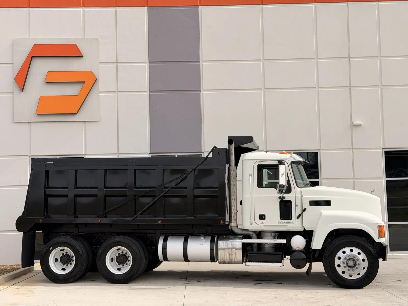 2014 Mack Pinnacle in Greer, SC — photo 4