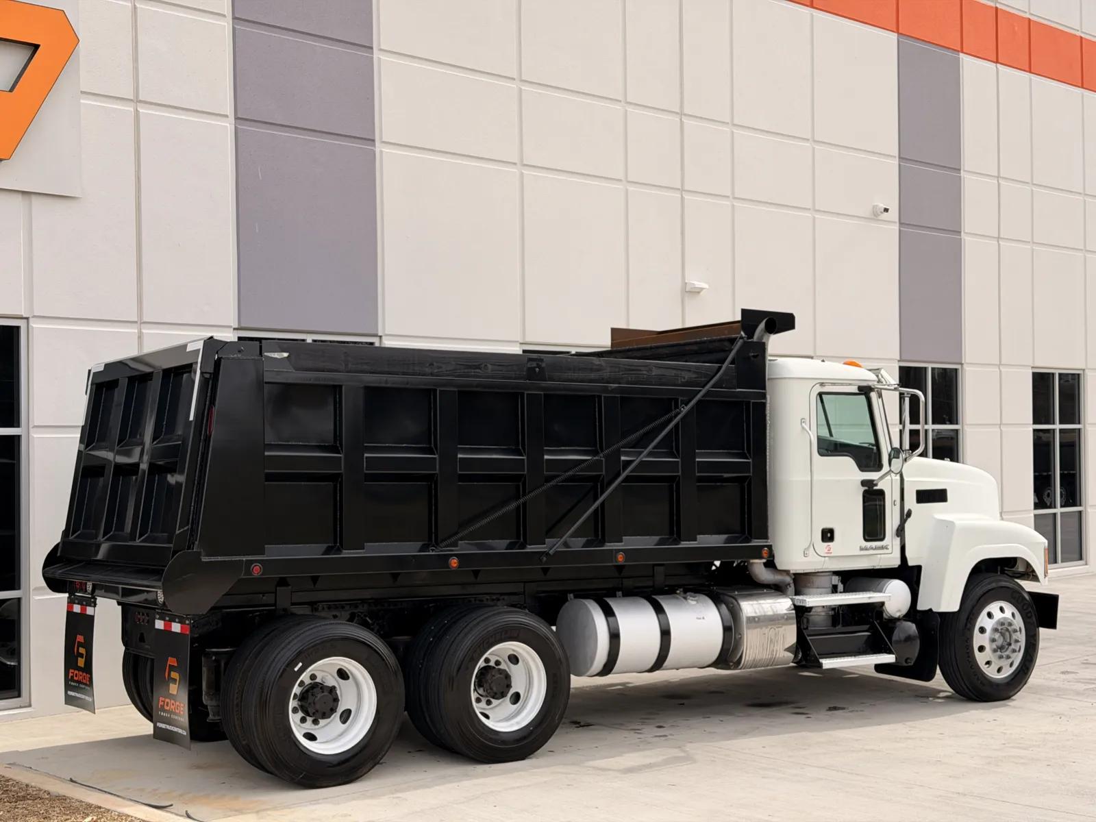 2014 Mack Pinnacle in Greer, SC — photo 6