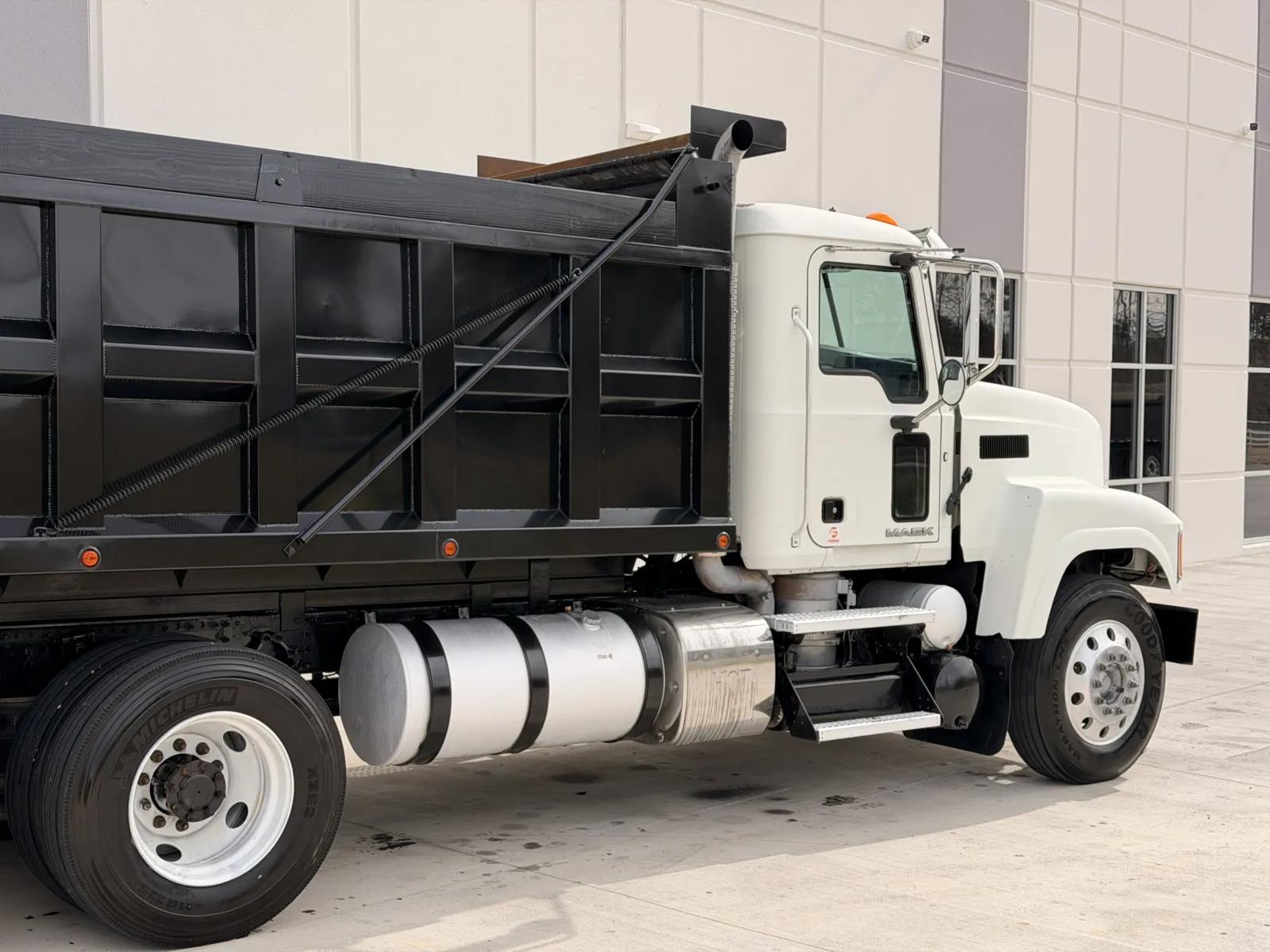 2014 Mack Pinnacle in Greer, SC — photo 8