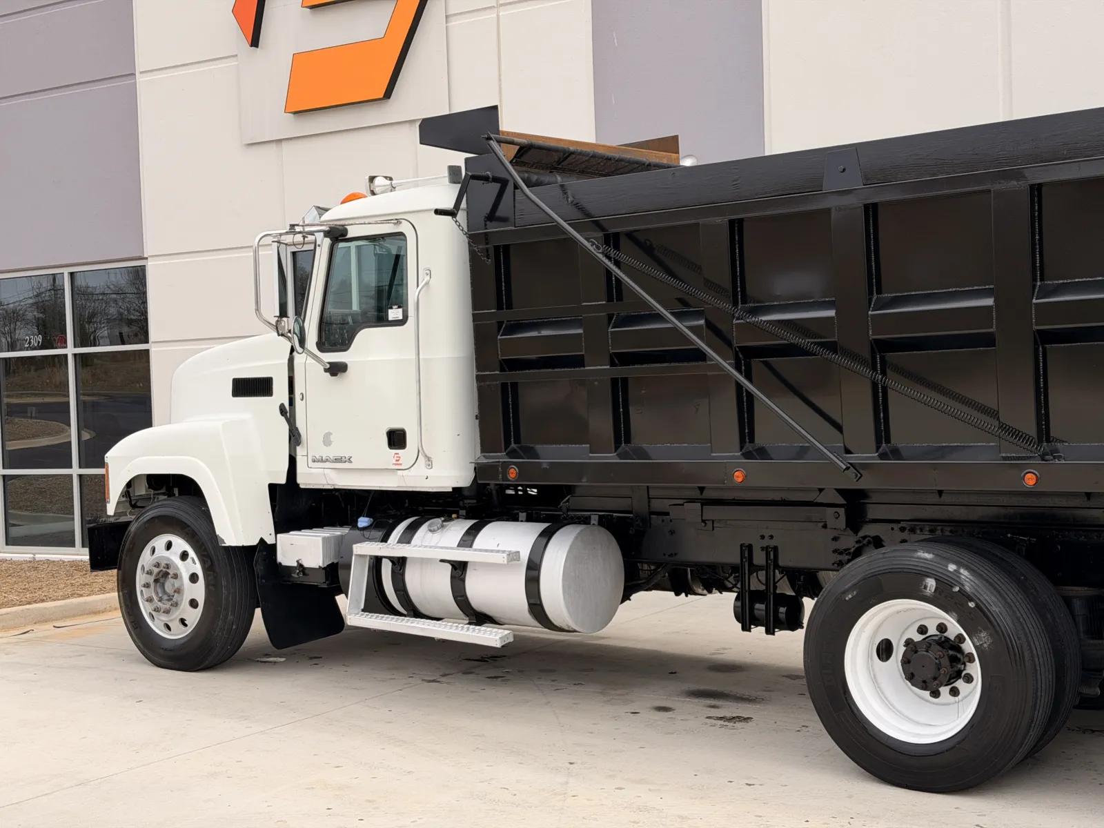 2014 Mack Pinnacle in Greer, SC — photo 9