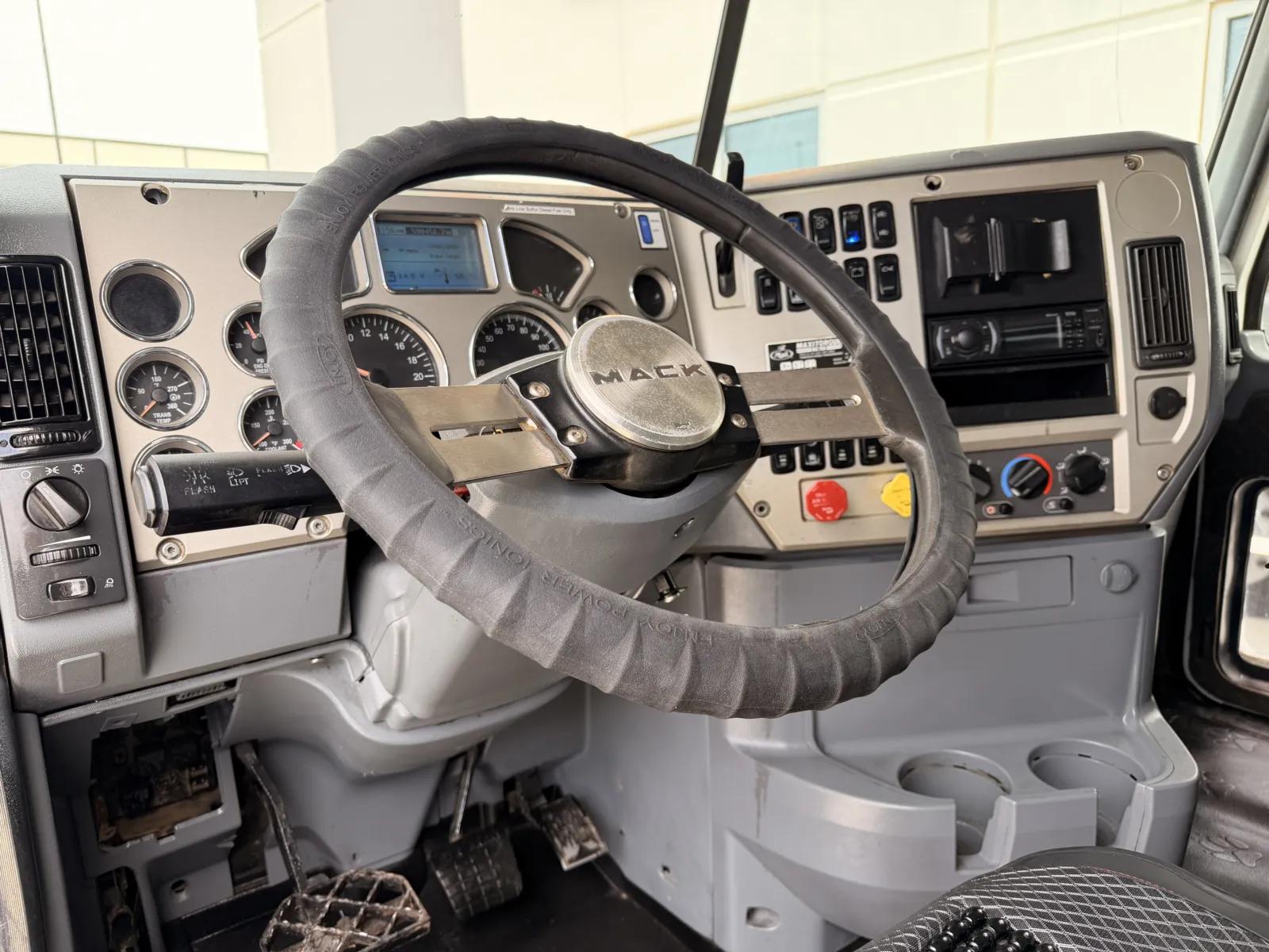 2014 Mack Pinnacle in Greer, SC — photo 16