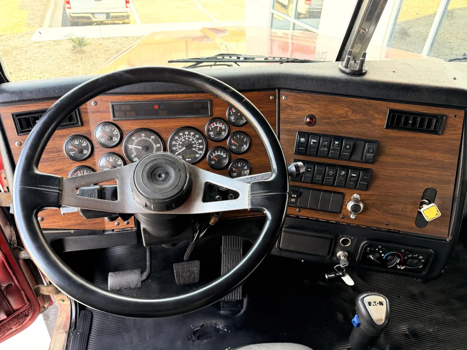 2004 Western Star 4900 in Greer, SC — photo 17