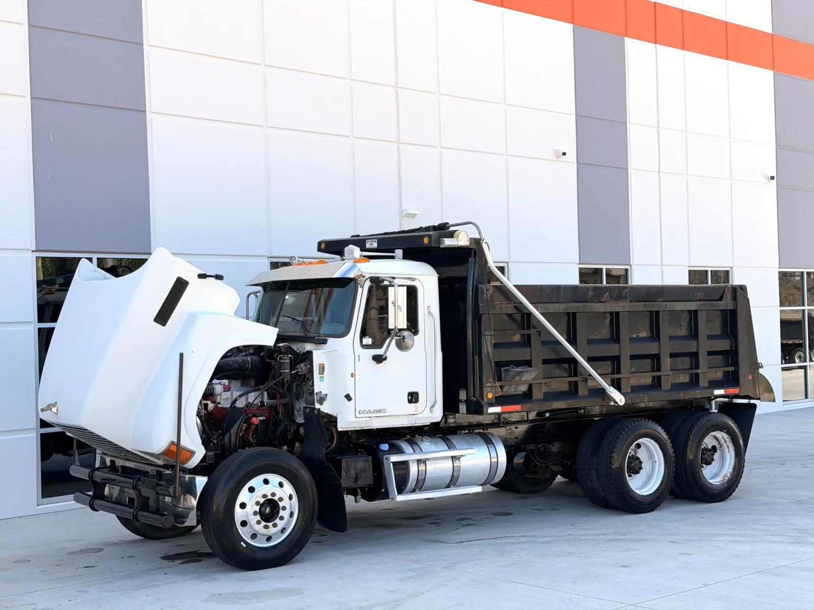 2012 Mack Pinnacle in Greer, SC — photo 11