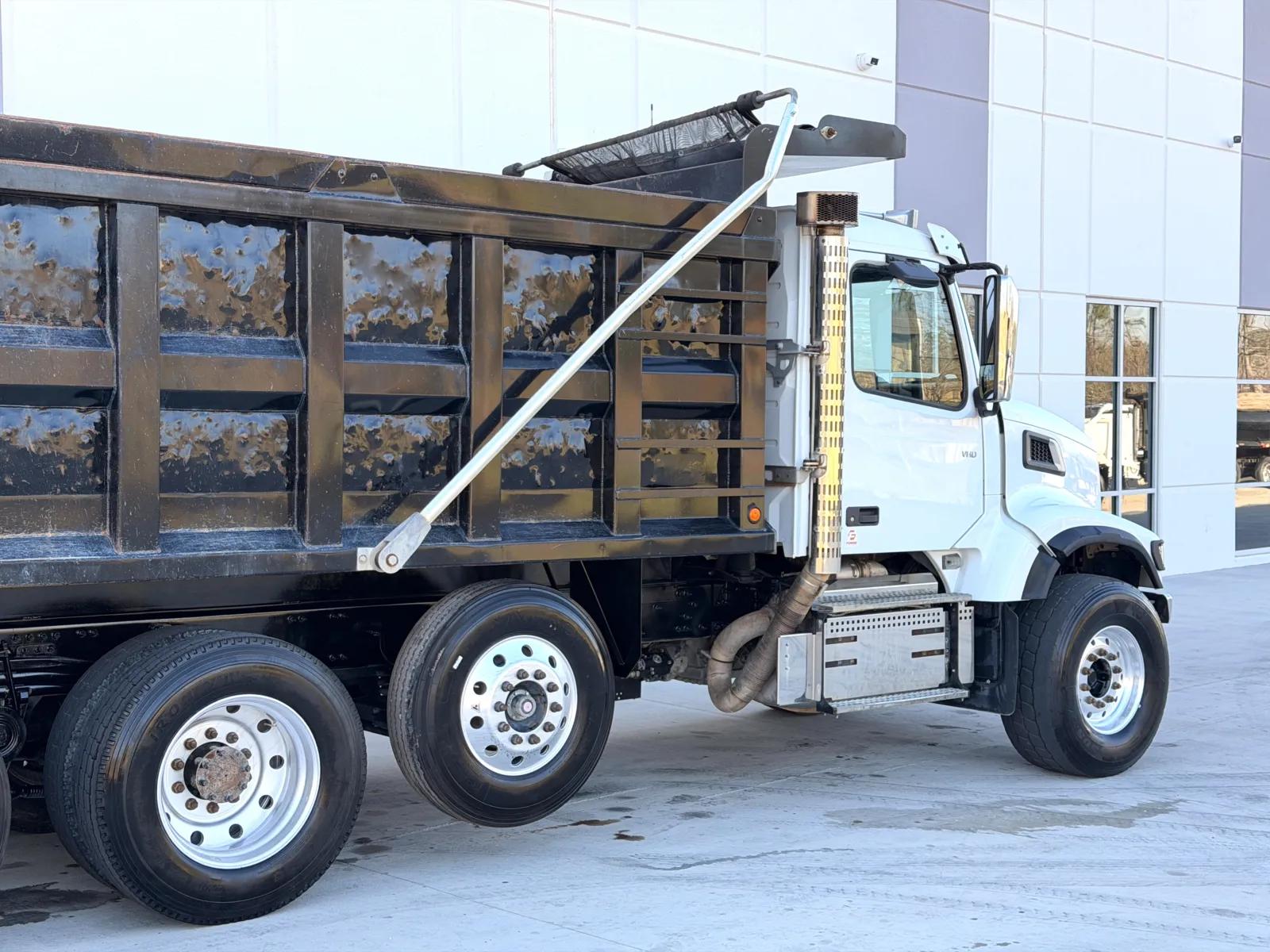 2022 Volvo VHD 300 in Greer, SC — photo 8