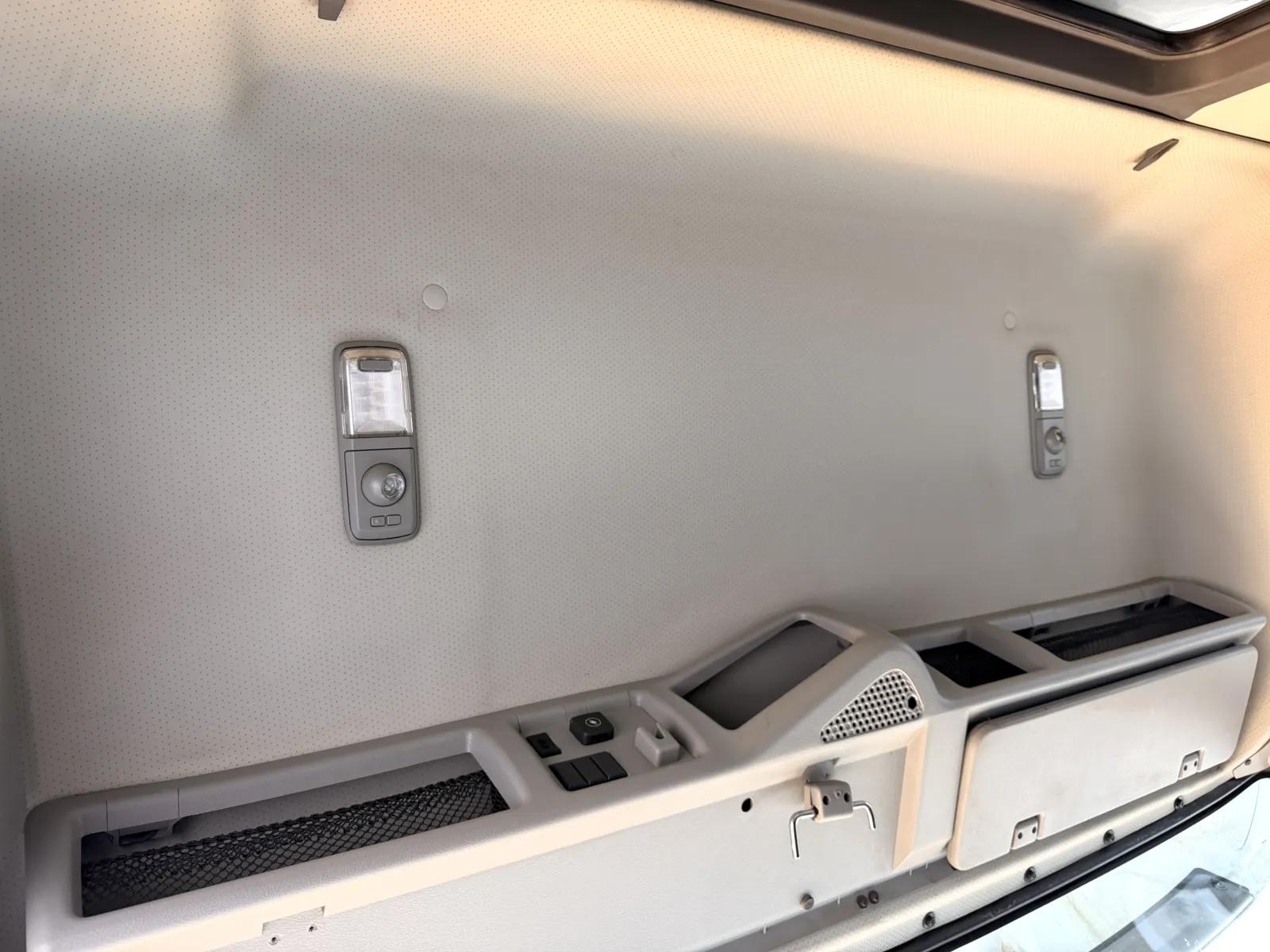 2022 Volvo VHD 300 in Greer, SC — photo 22