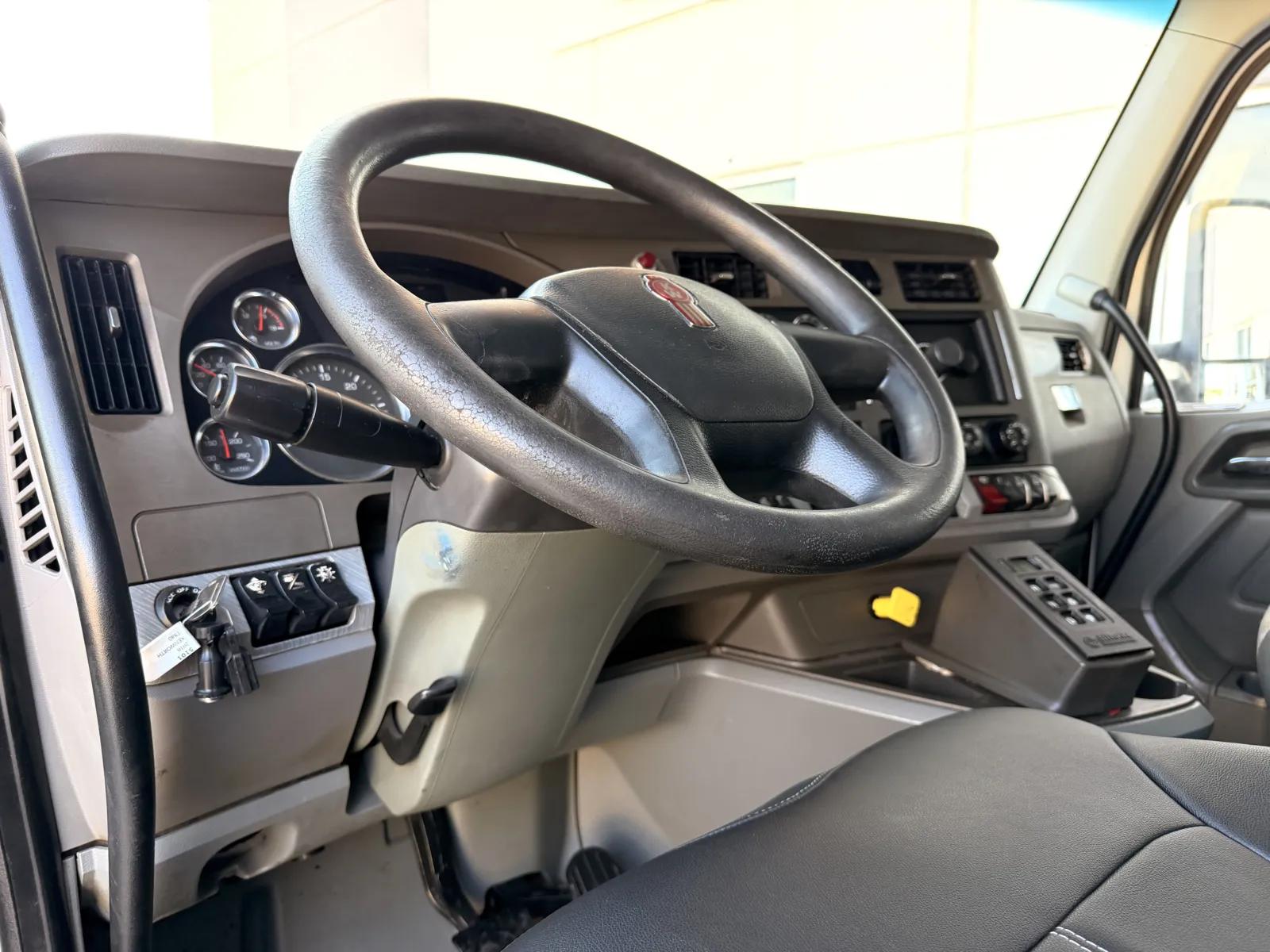 2016 Kenworth T880 in Greer, SC — photo 16