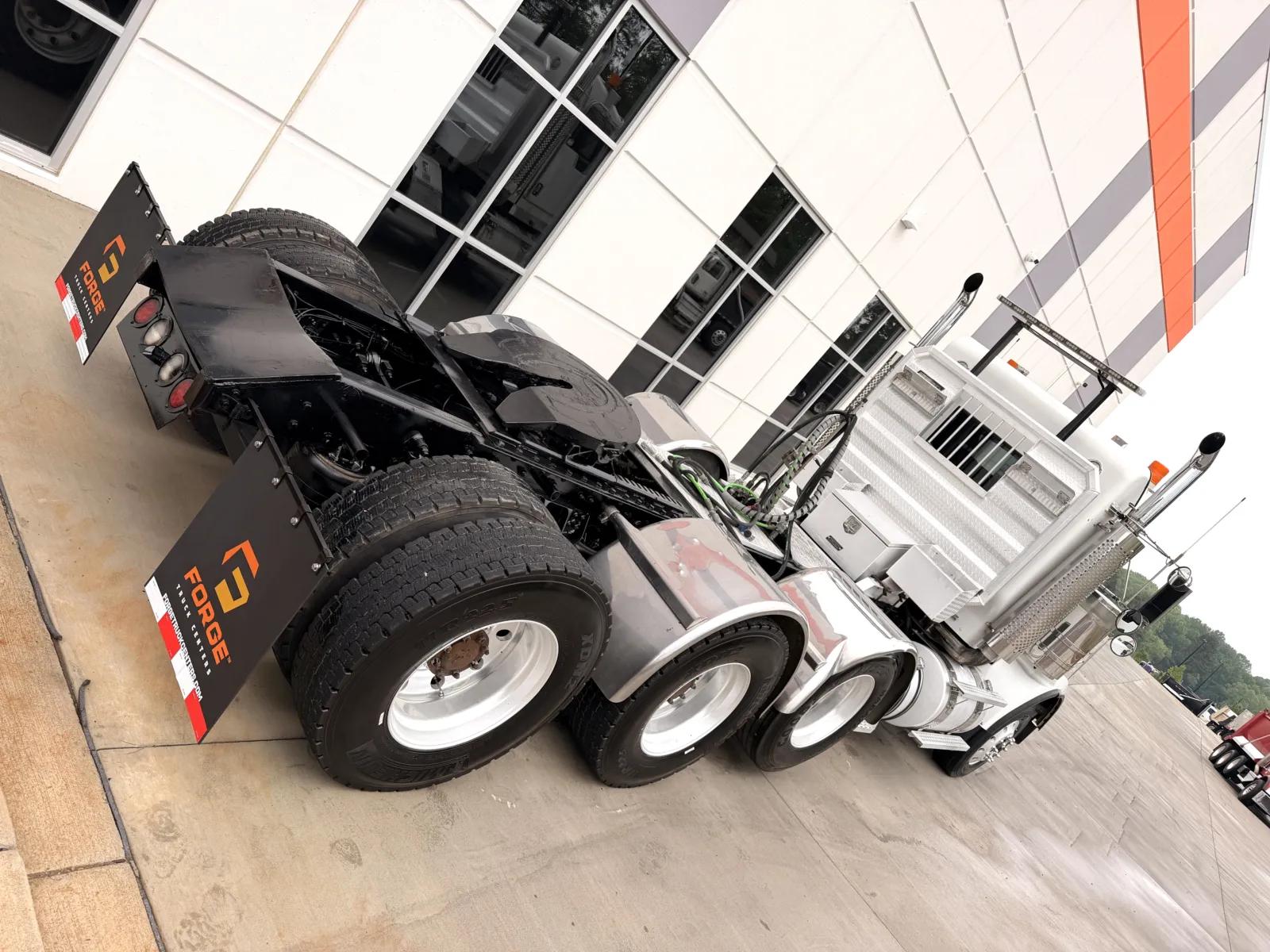 2015 Kenworth T800 in Greer, SC — photo 11